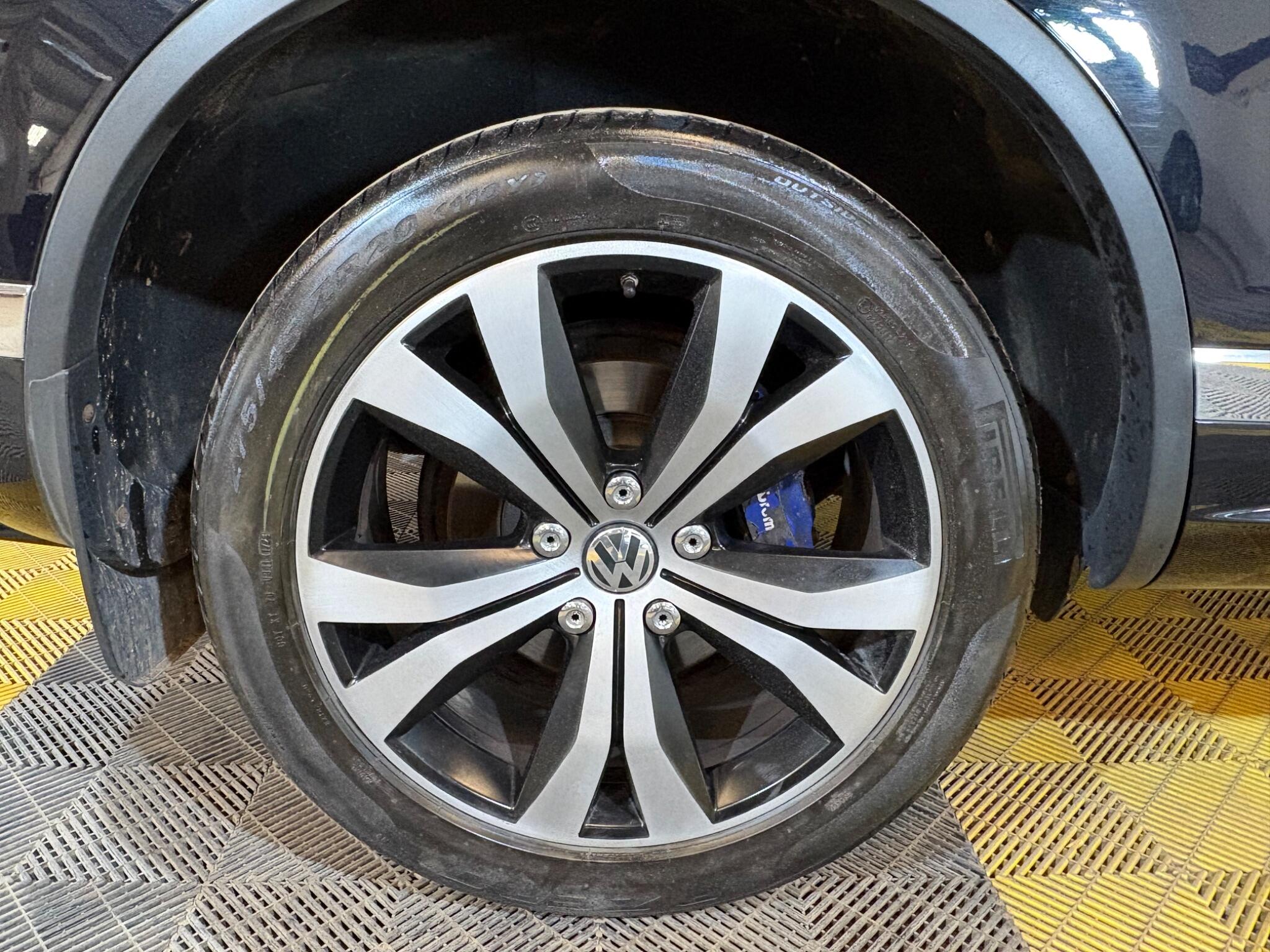 Volkswagen Touareg view 80