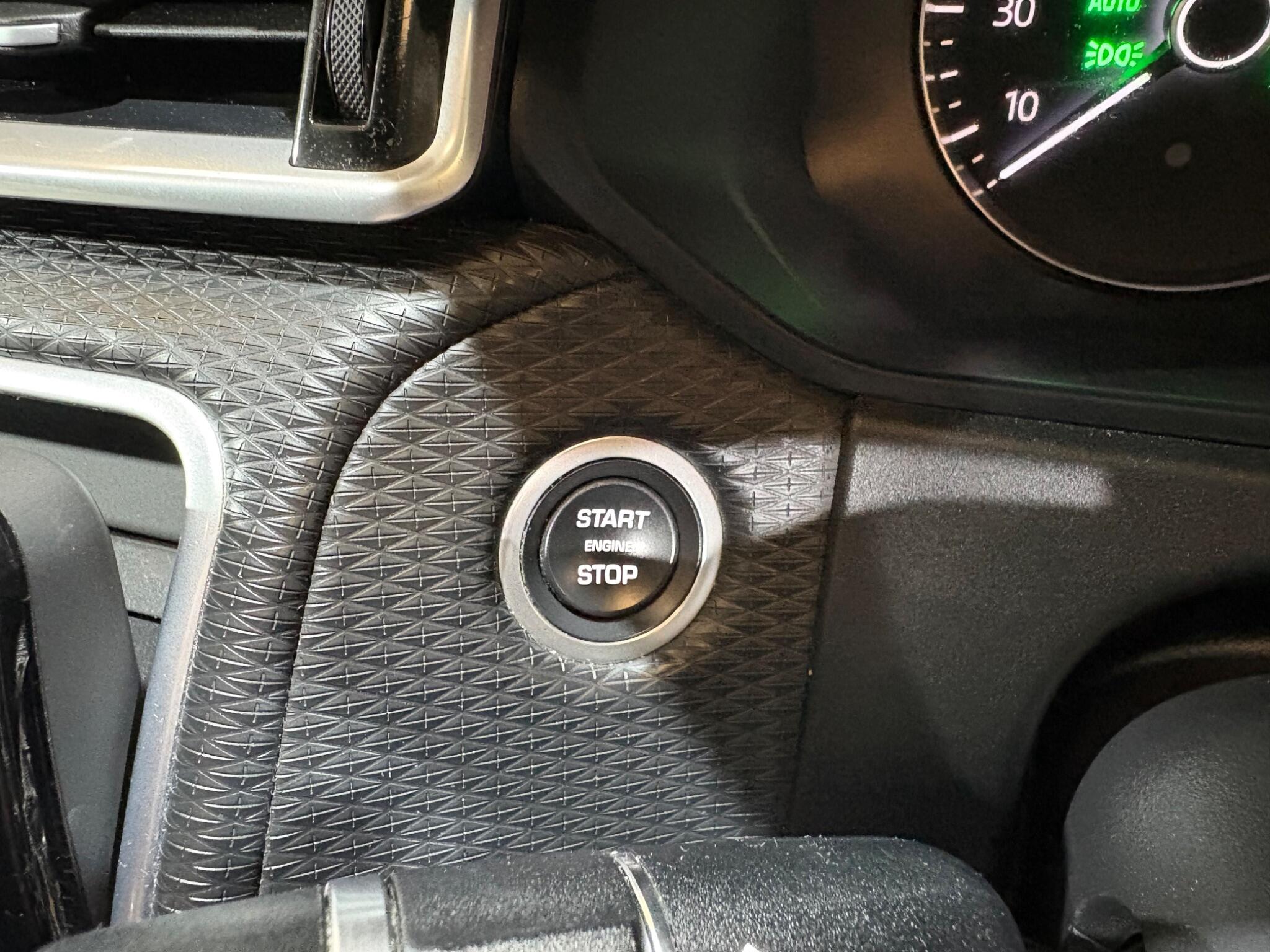 Land Rover Range Rover Velar view 26