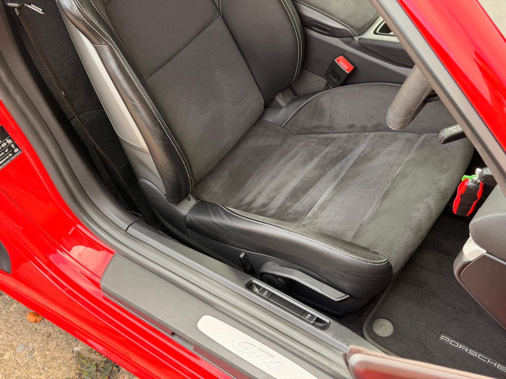Porsche Cayman view 37