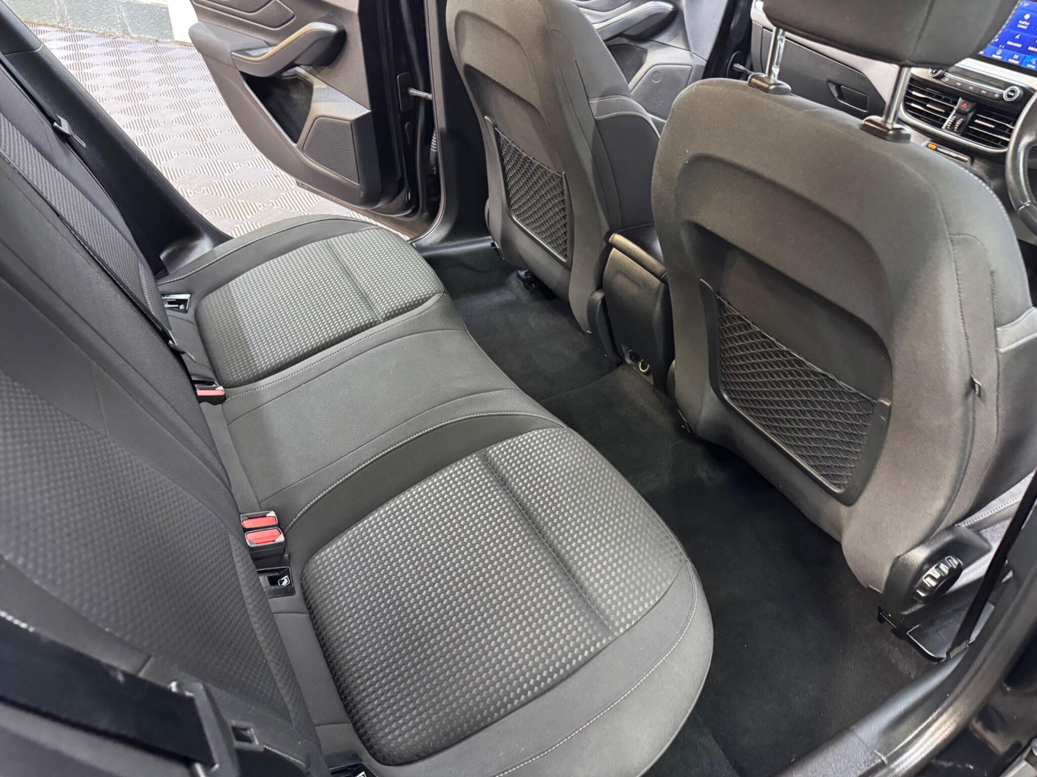 Ford Focus view 34