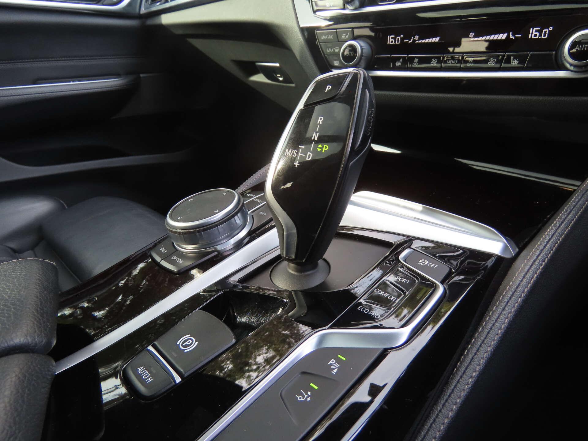 BMW 6 Series view 13