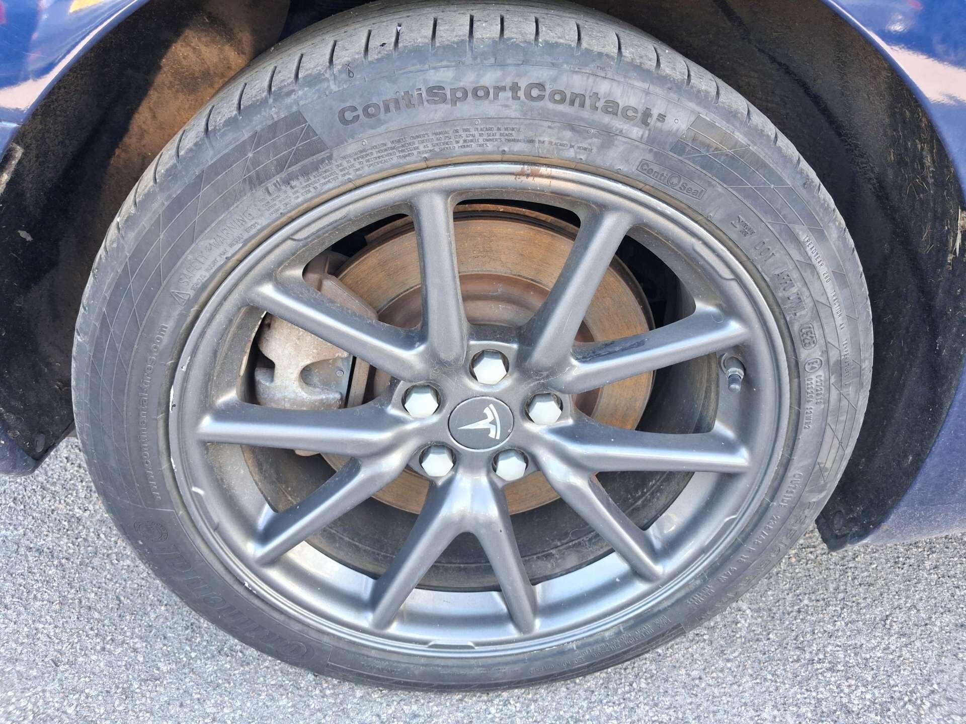 Tesla Model 3 view 32