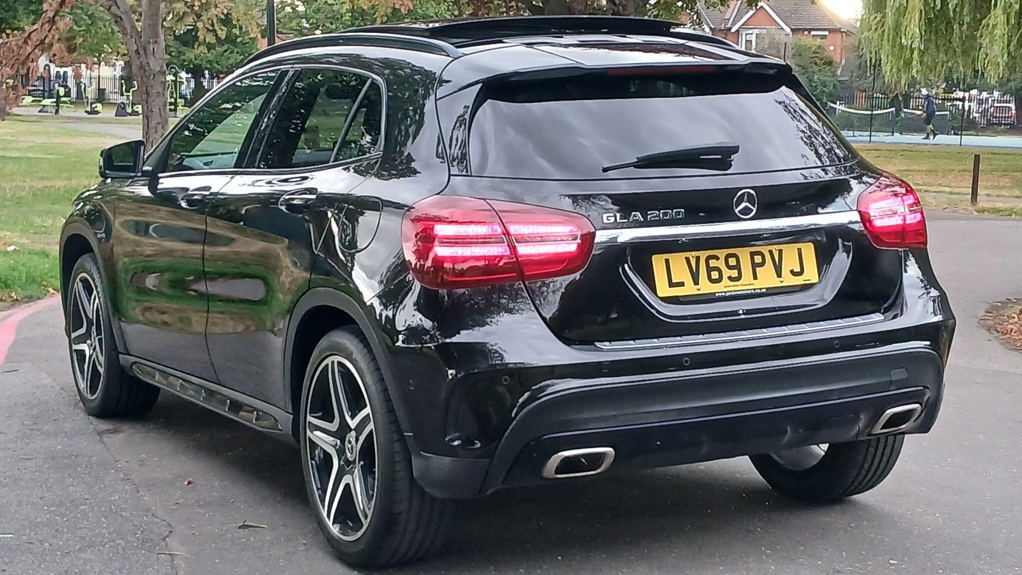 Mercedes-Benz Gla view 15