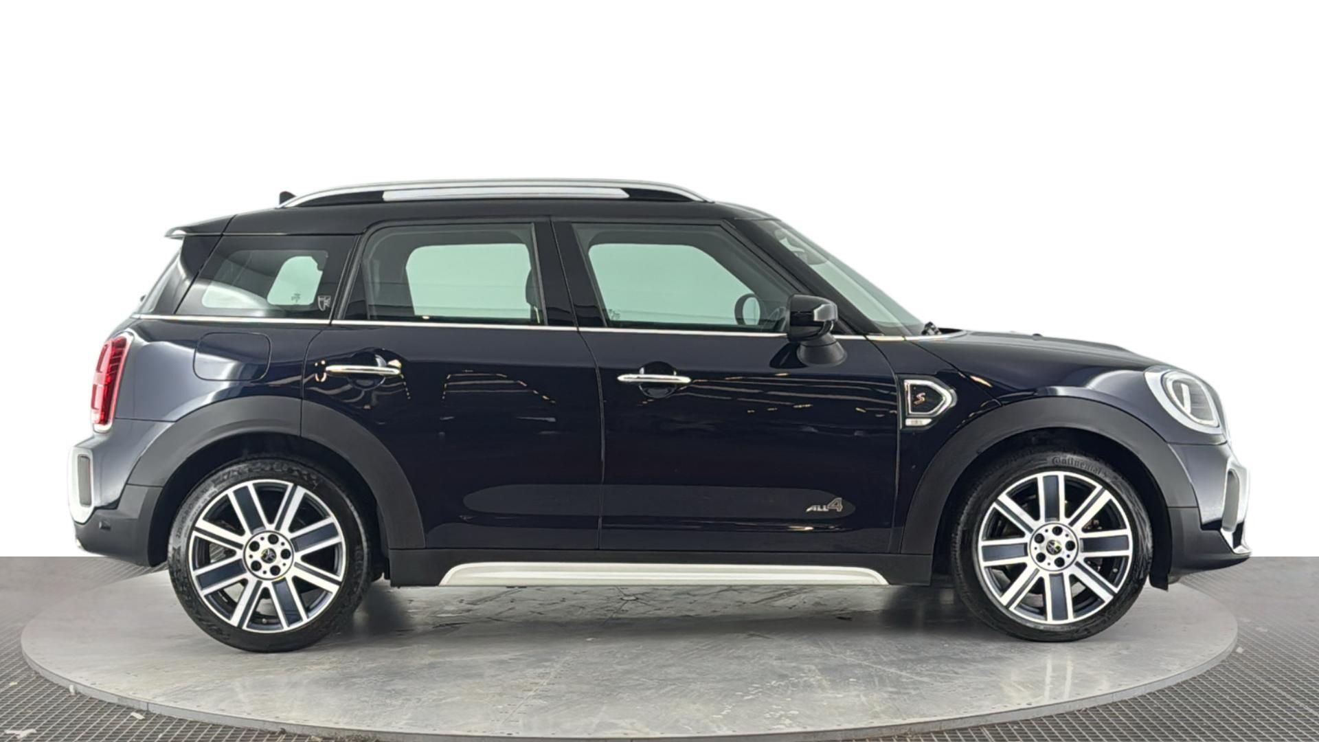MINI Countryman view 3