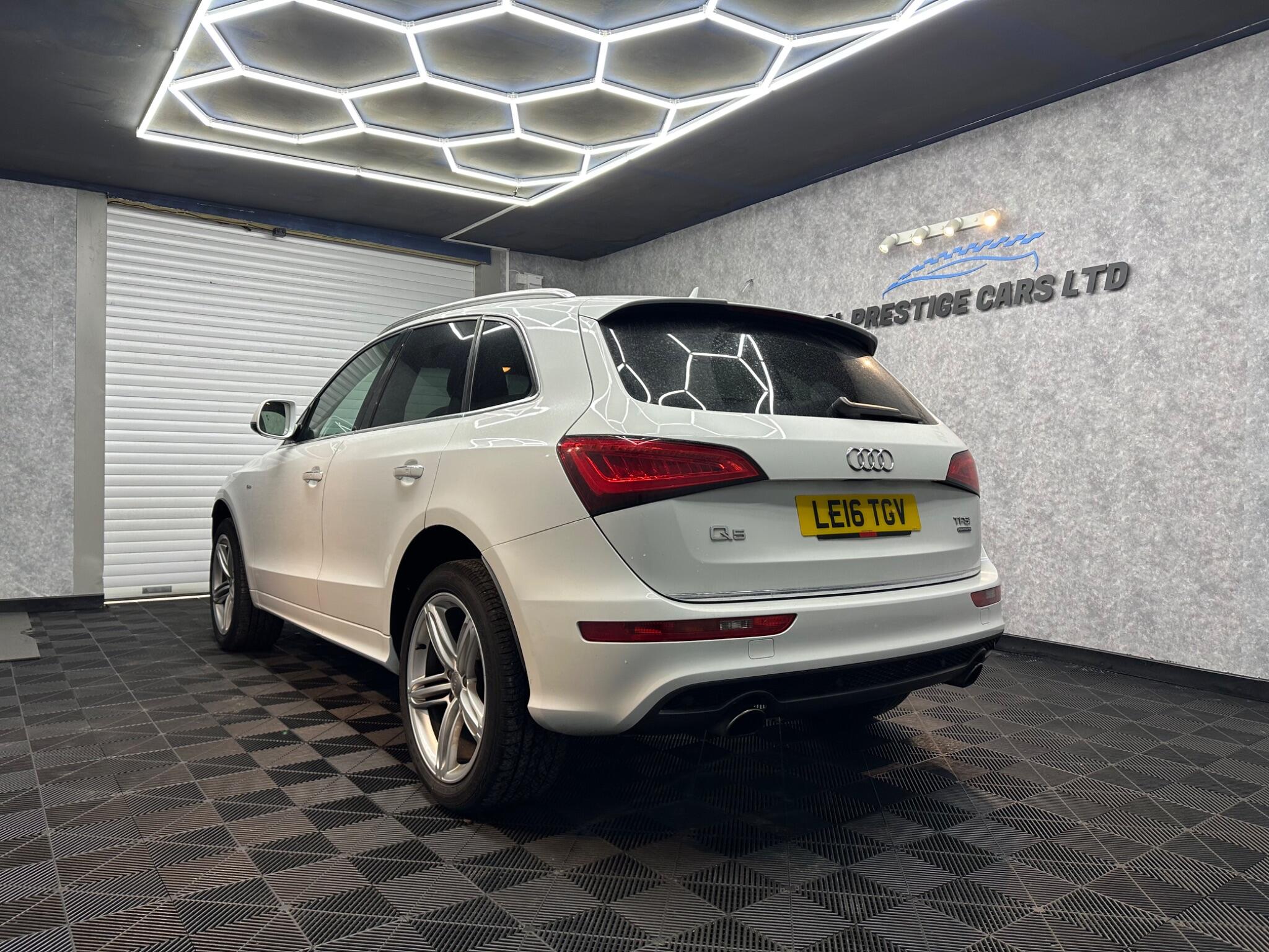 Audi Q5 view 6