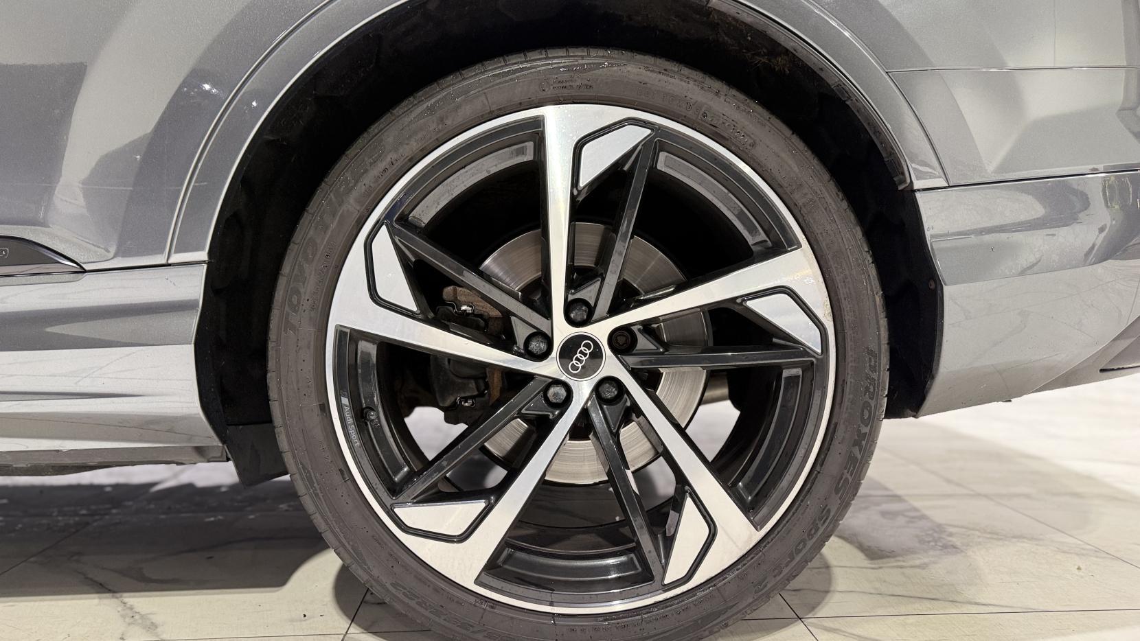 Audi Q7 view 57