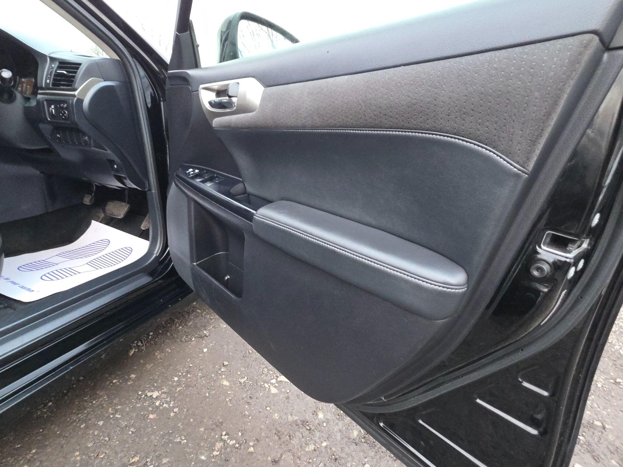 2015 Lexus CT image 28