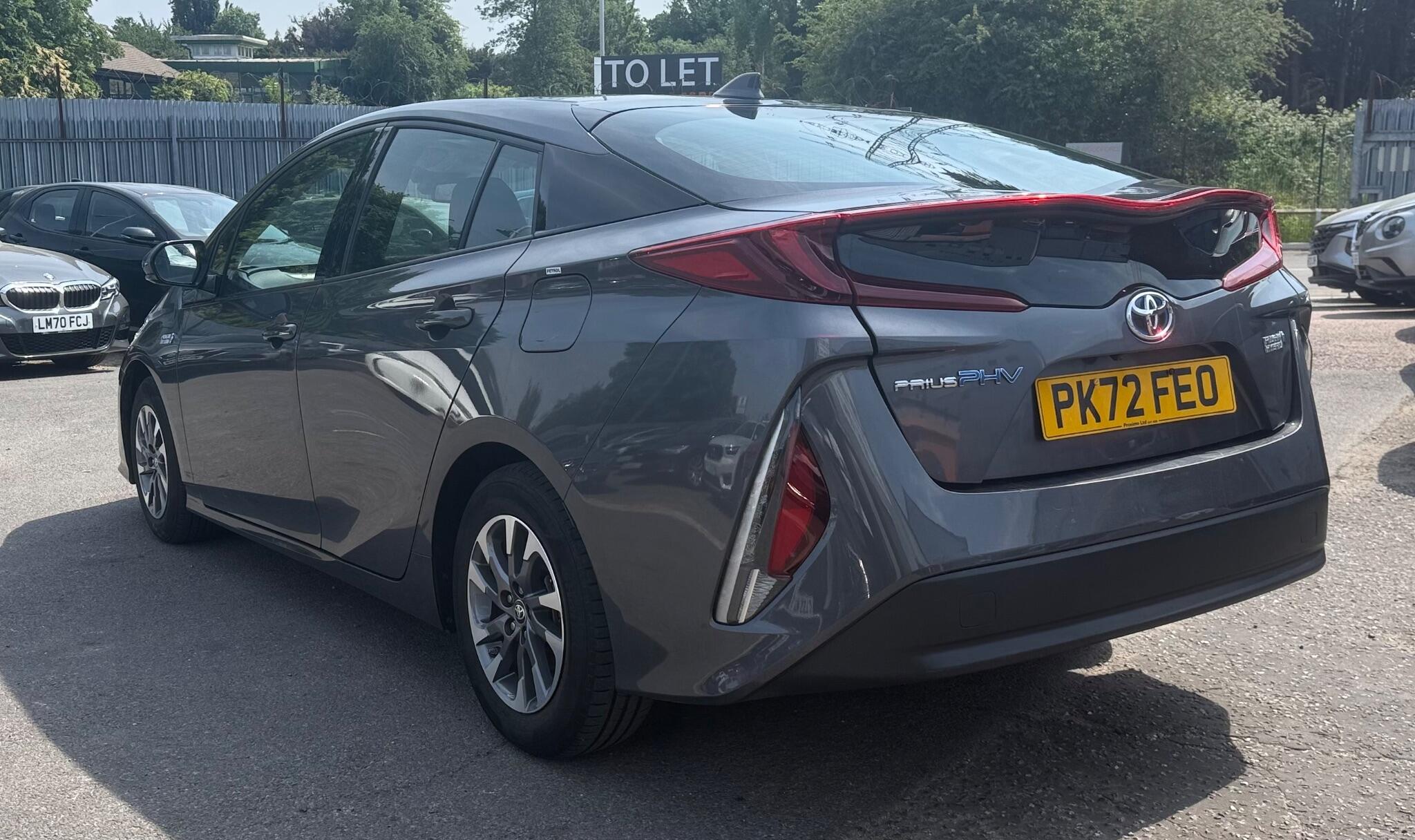 Toyota Prius view 4