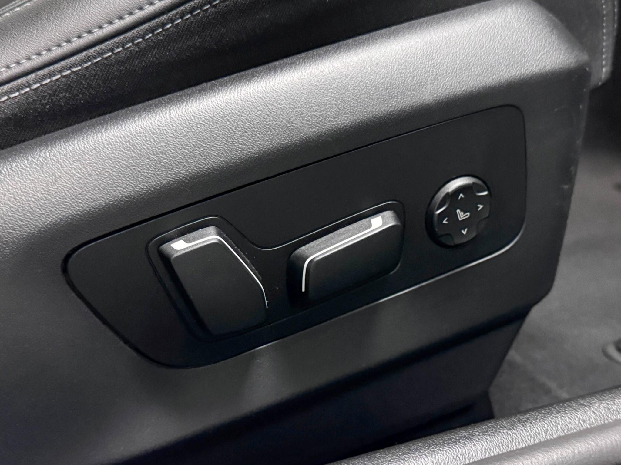 BMW 5 Series view 19