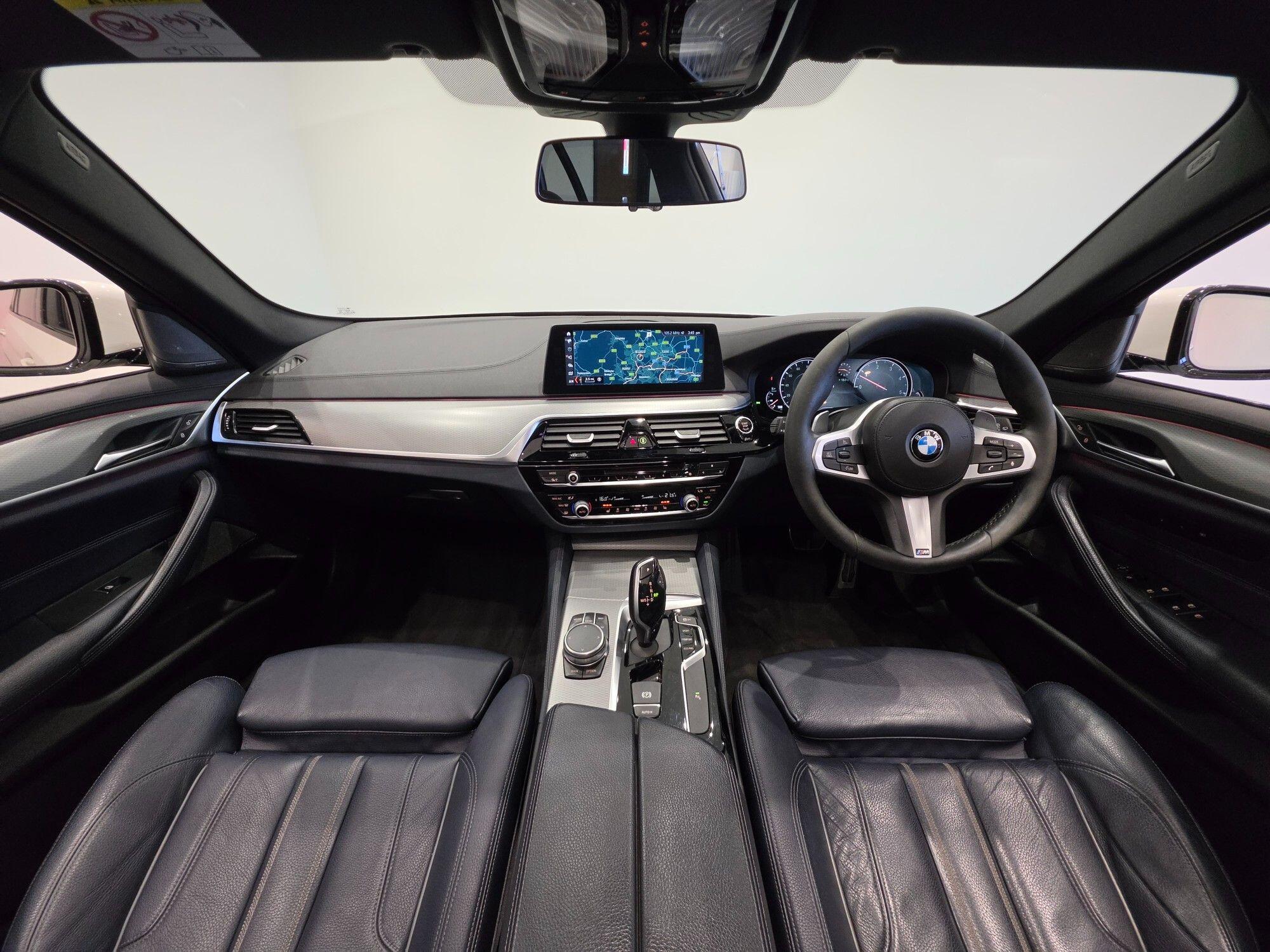 BMW 5 Series view 24