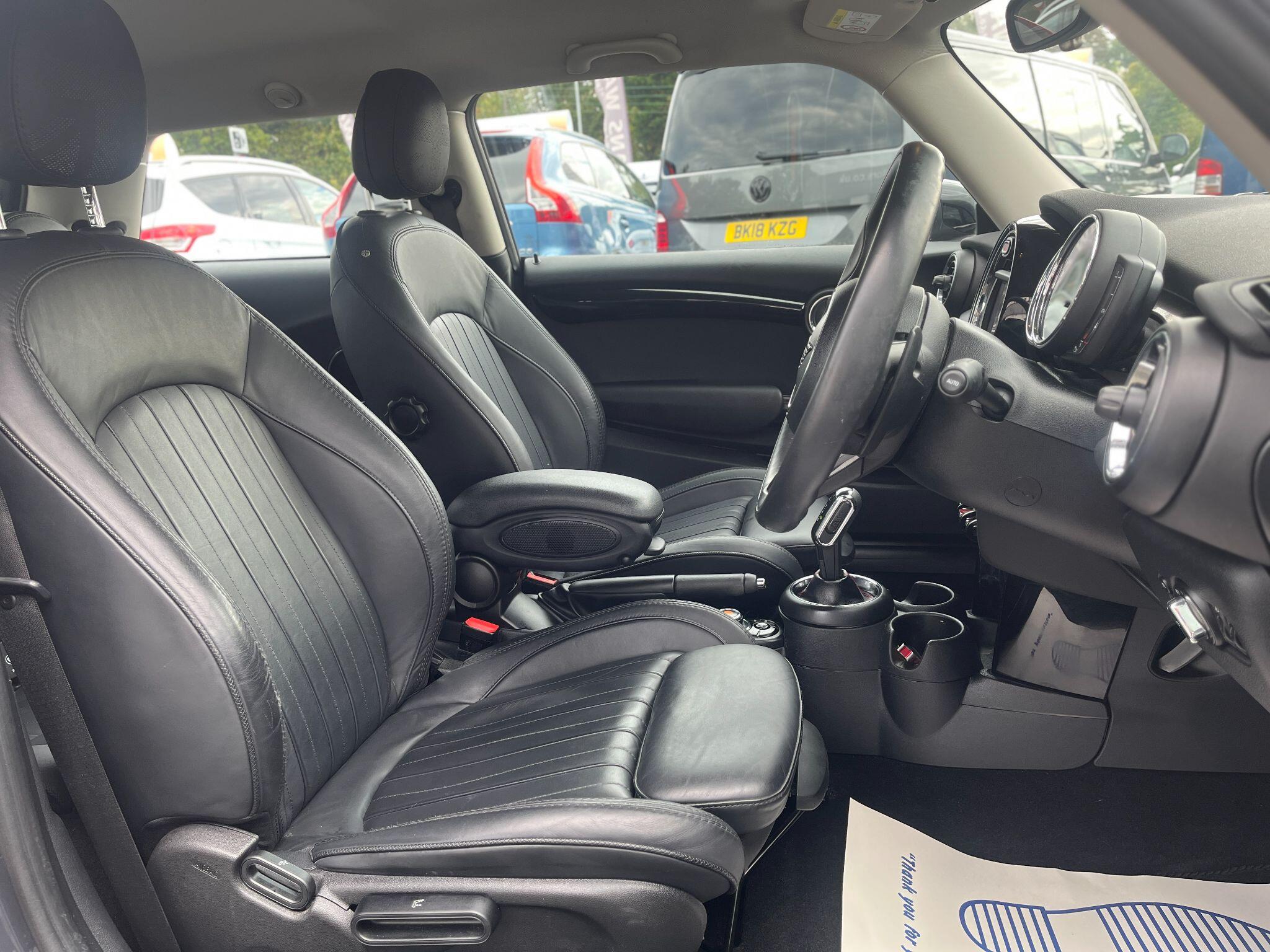 Mini Hatch view 24
