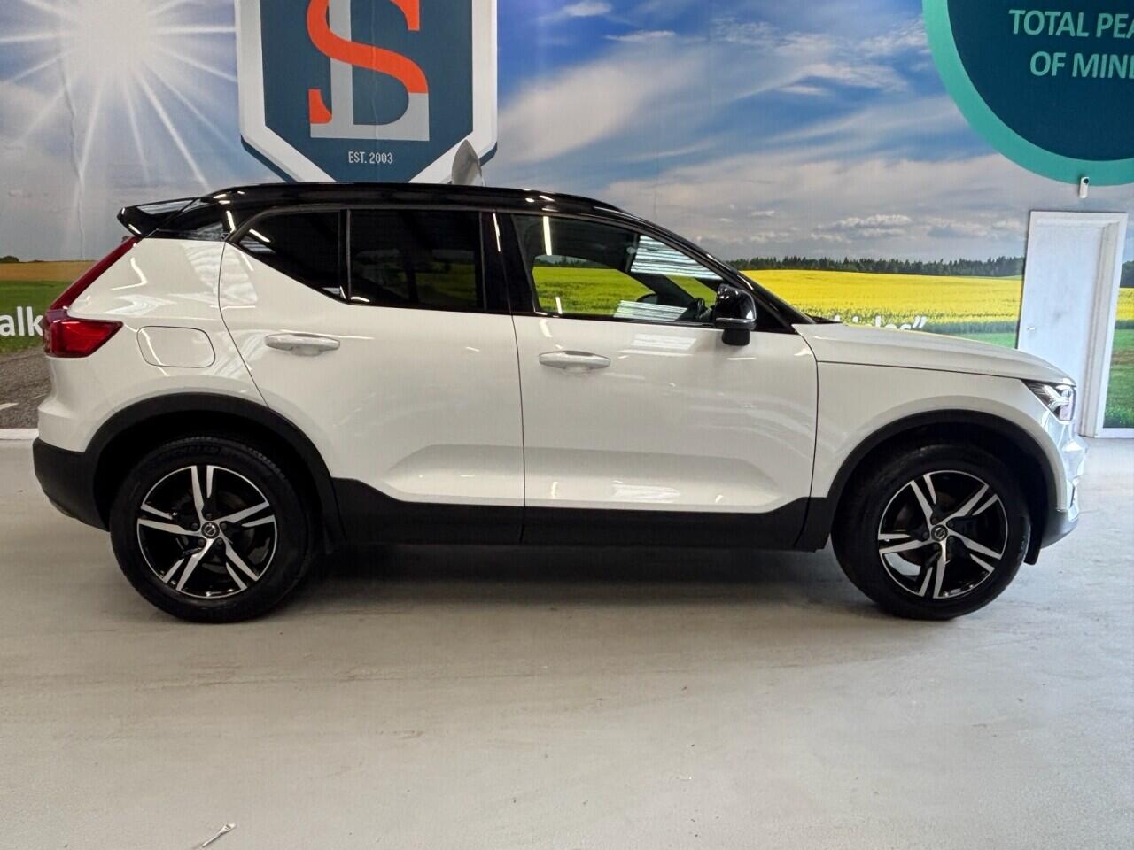 Volvo XC40 view 4