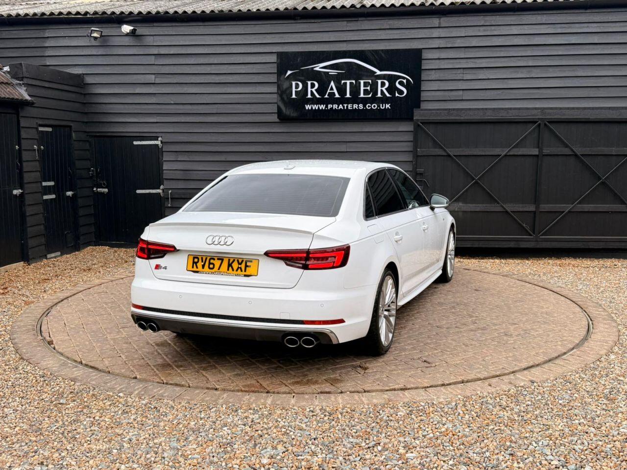 Audi S4 view 7