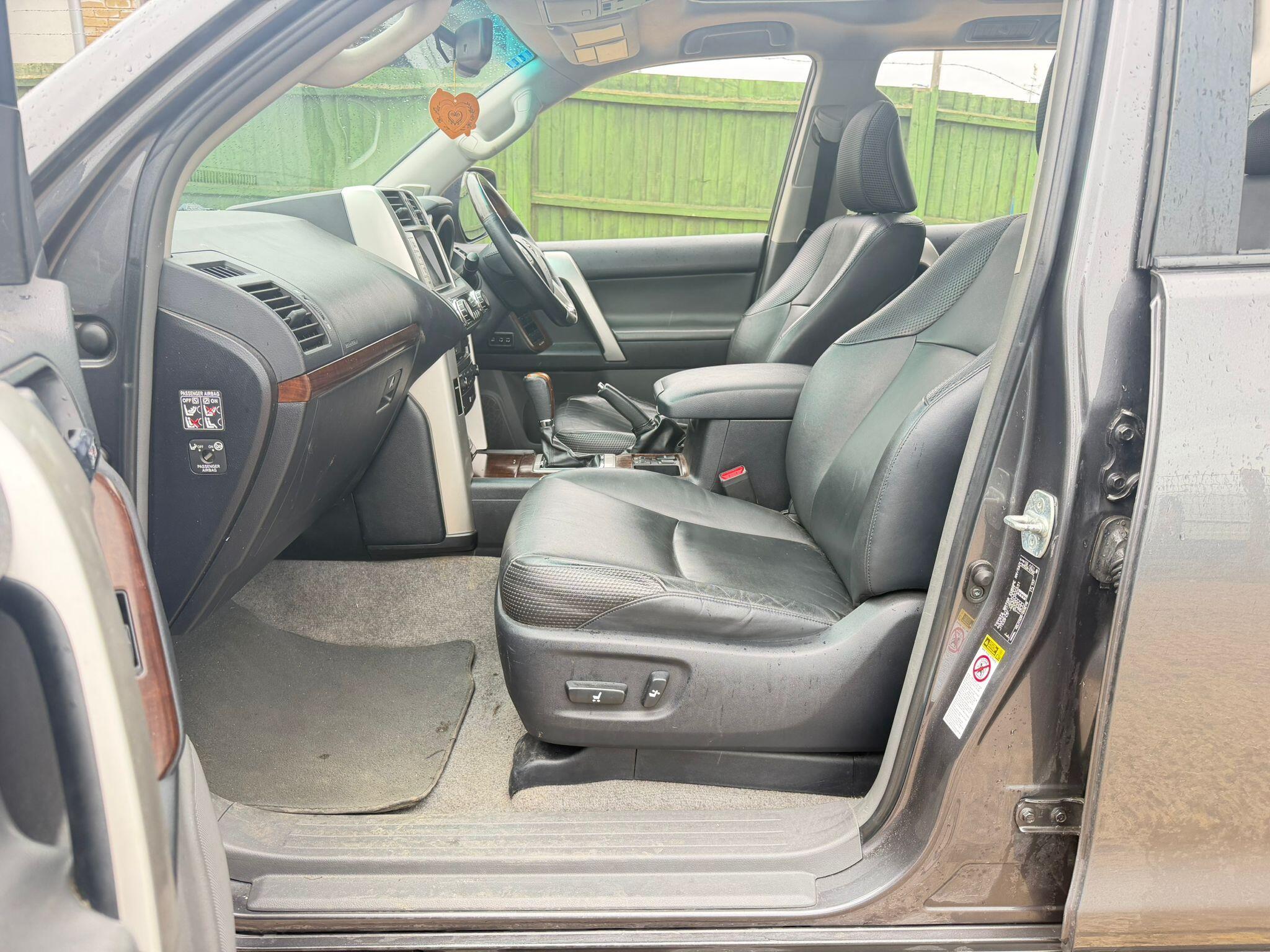 Toyota Land Cruiser view 18