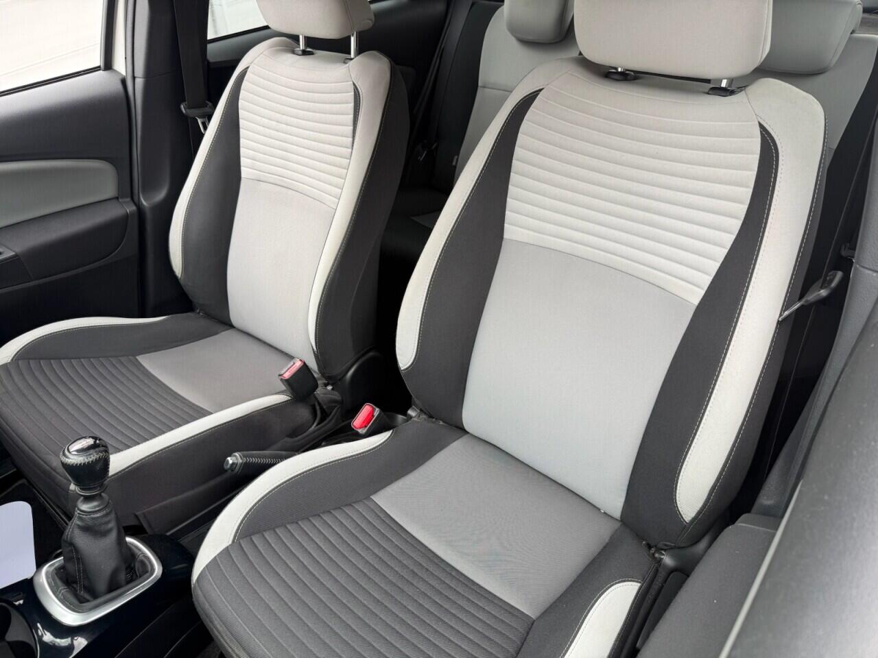 Toyota Yaris view 11