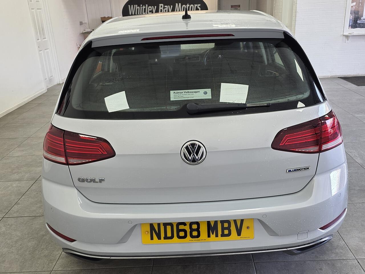 Volkswagen Golf view 4