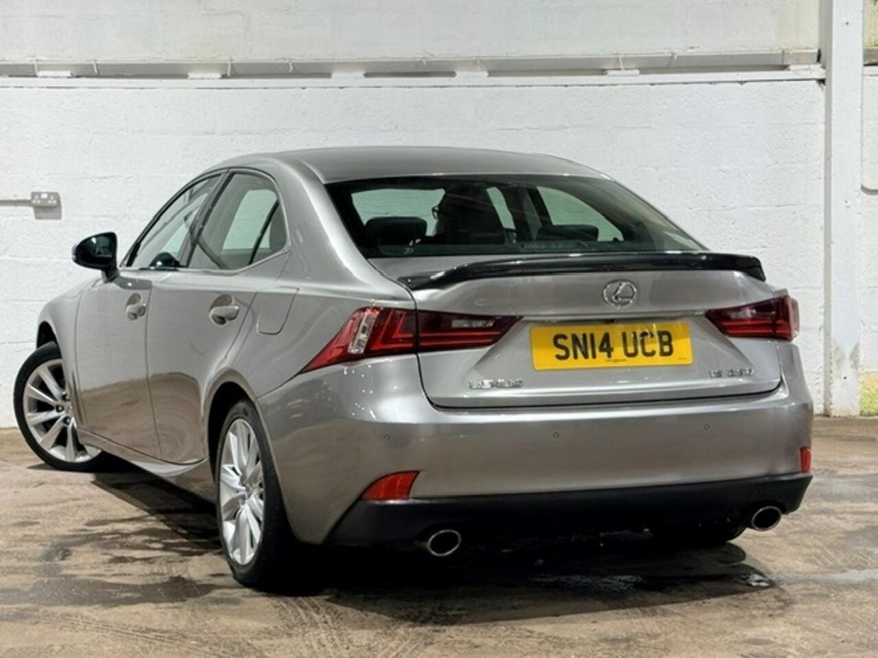 Lexus IS view 42