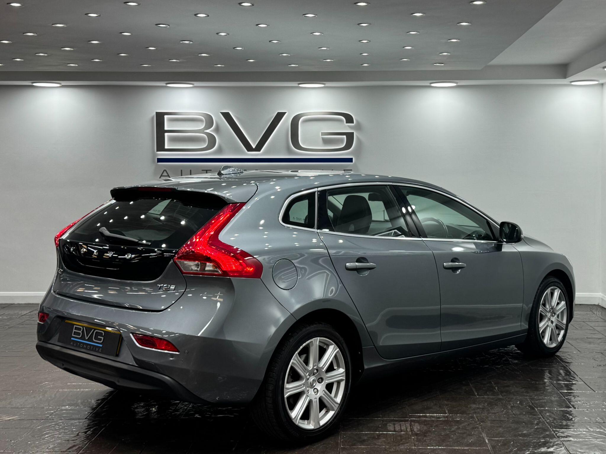 Volvo V40 view 9