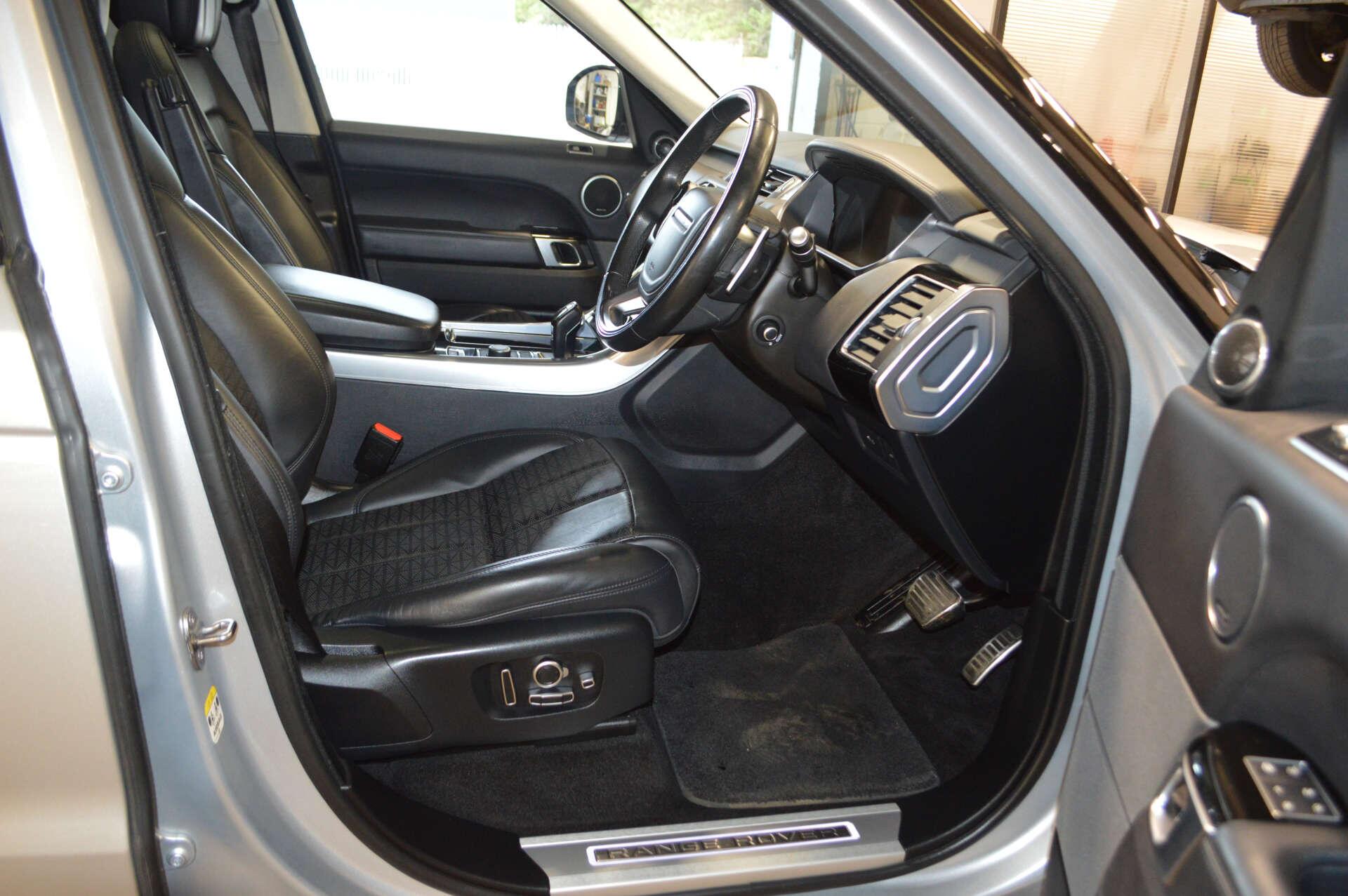 Land Rover Range Rover Sport view 12