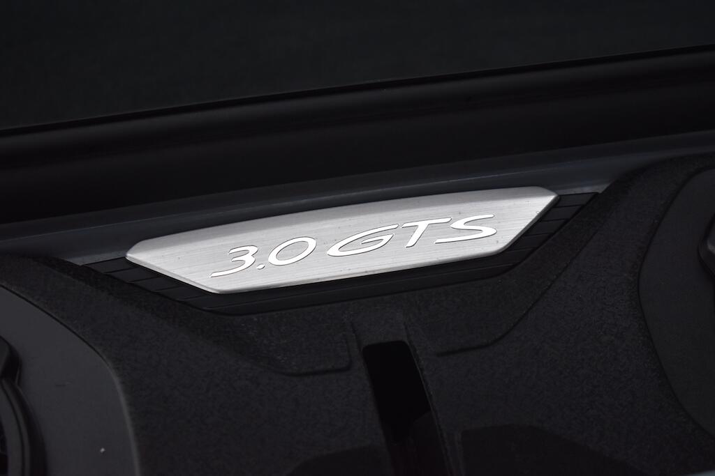 Porsche 911 view 40