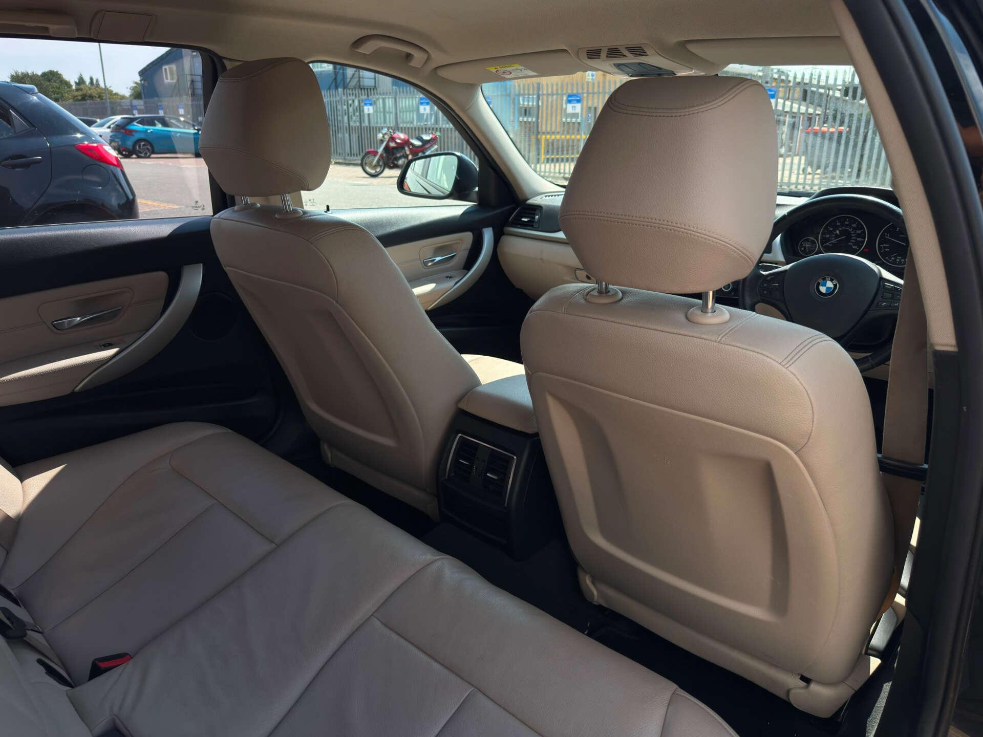 BMW 3 Series view 18