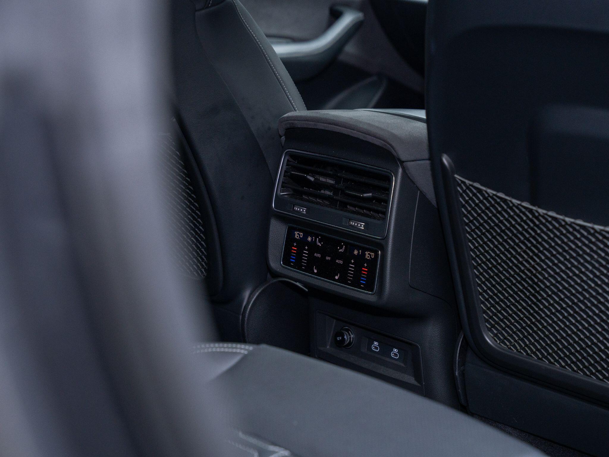 Audi RS Q8 view 30