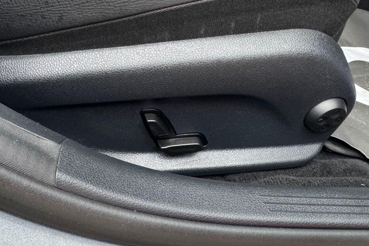 Mercedes-Benz C-Class view 20