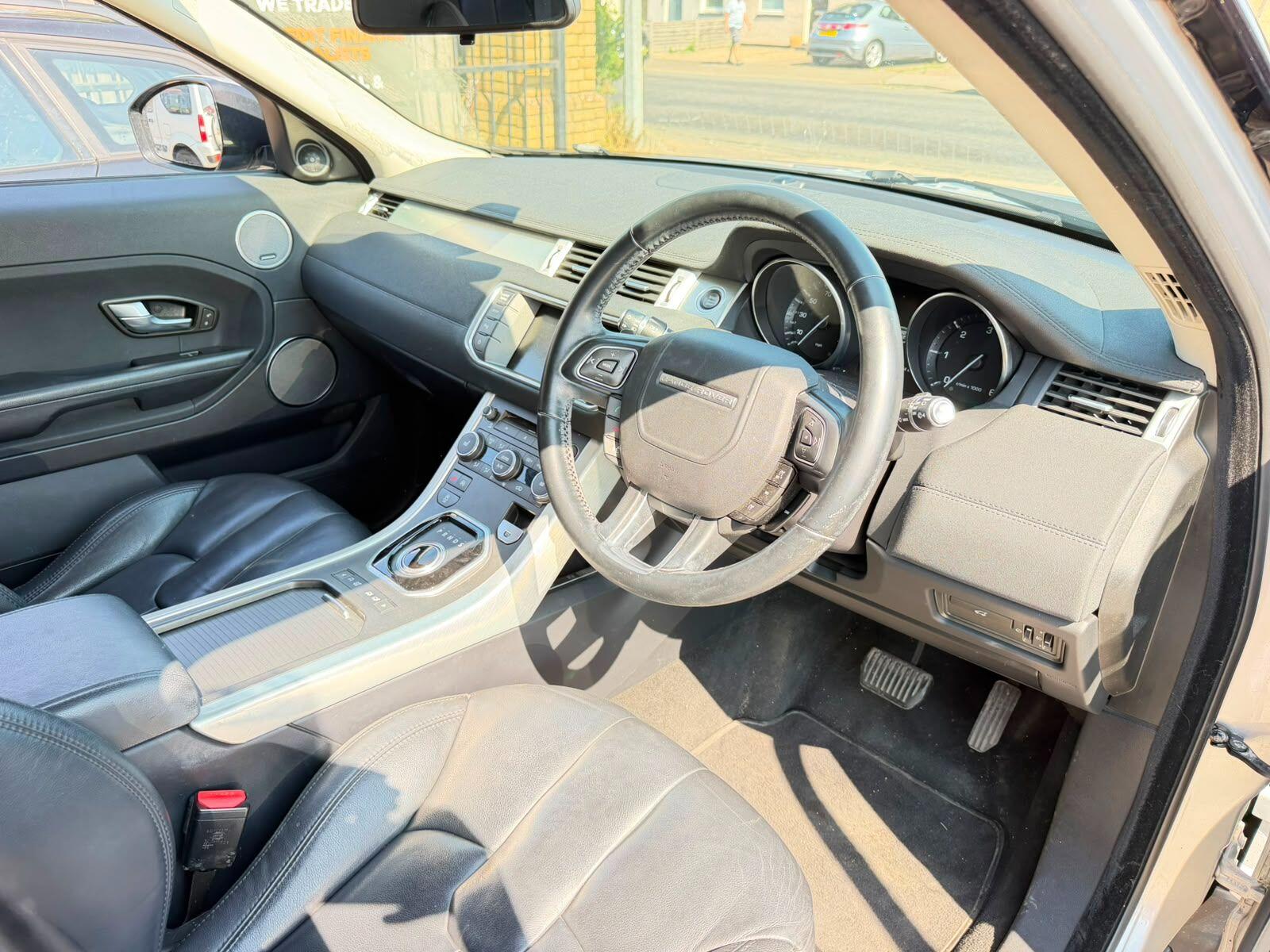Land Rover Range Rover Evoque view 31