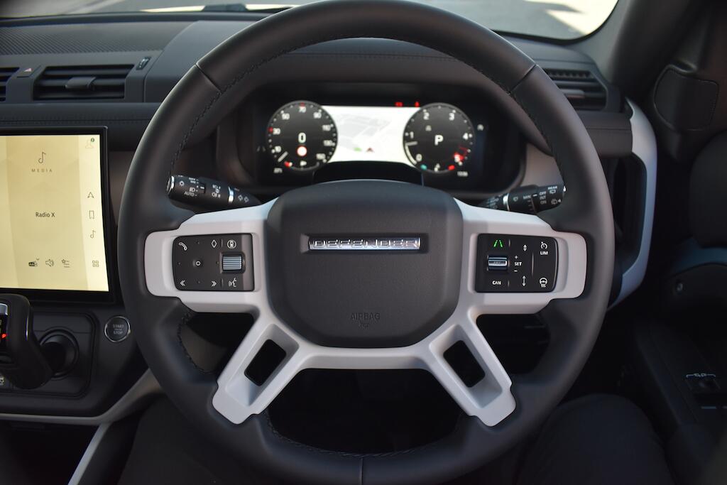 Land Rover Defender view 41