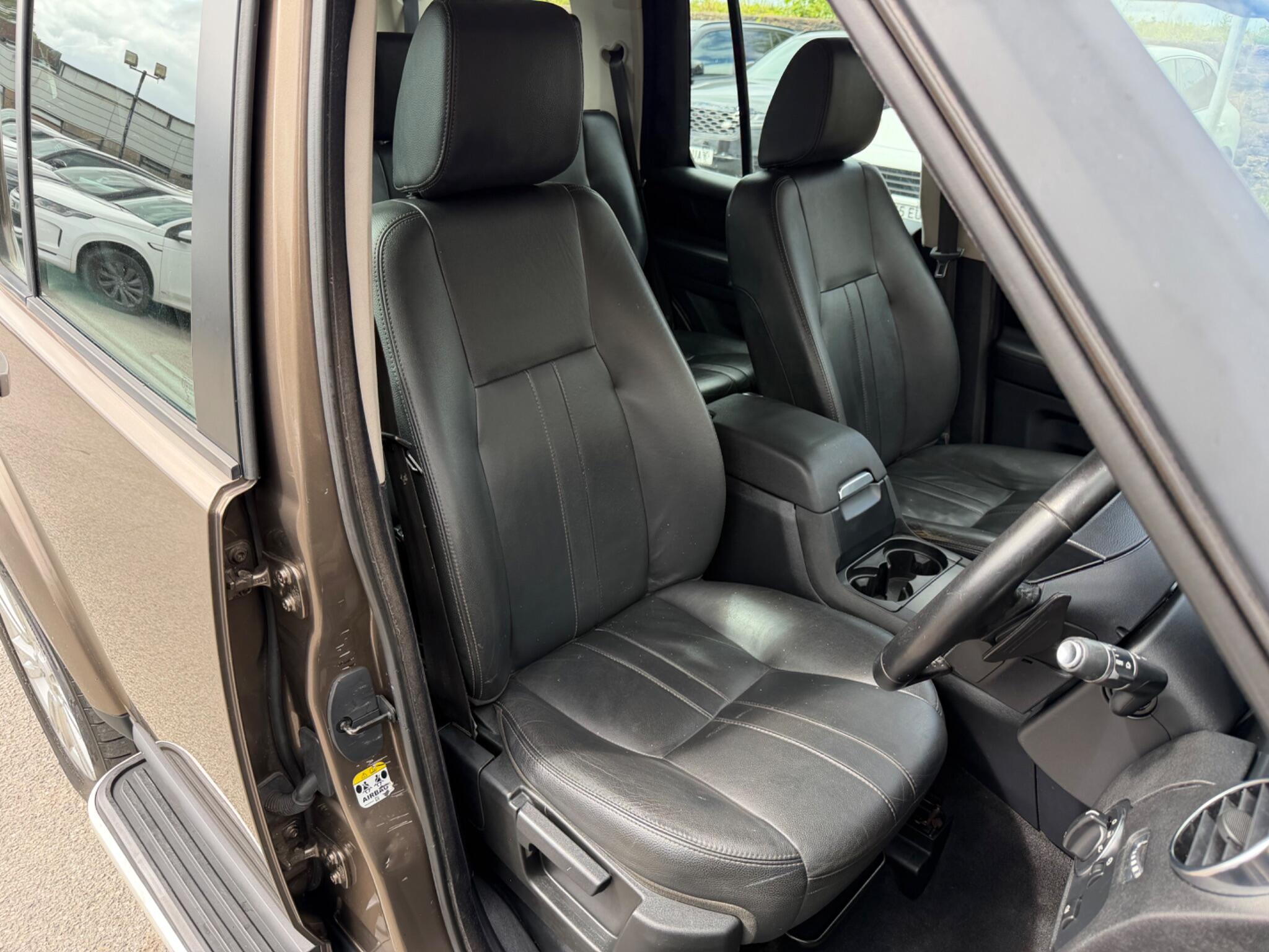 Land Rover Discovery view 15