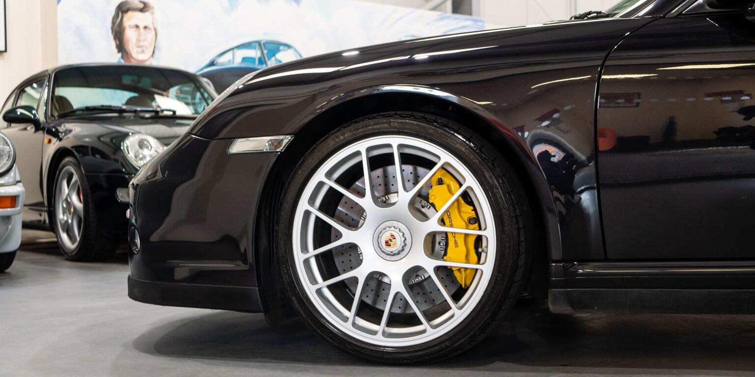 Porsche 911 view 9
