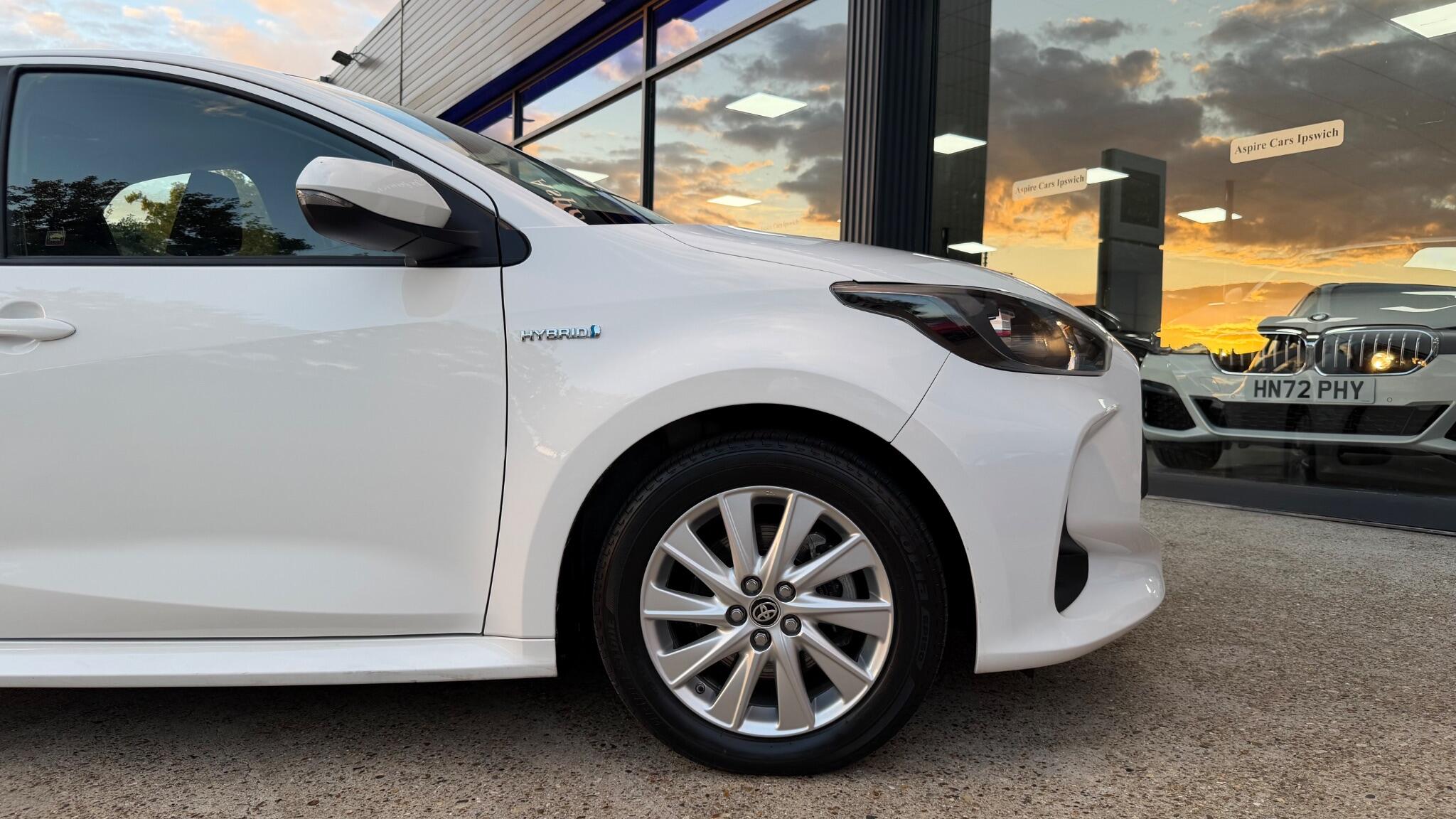 Toyota Yaris view 12