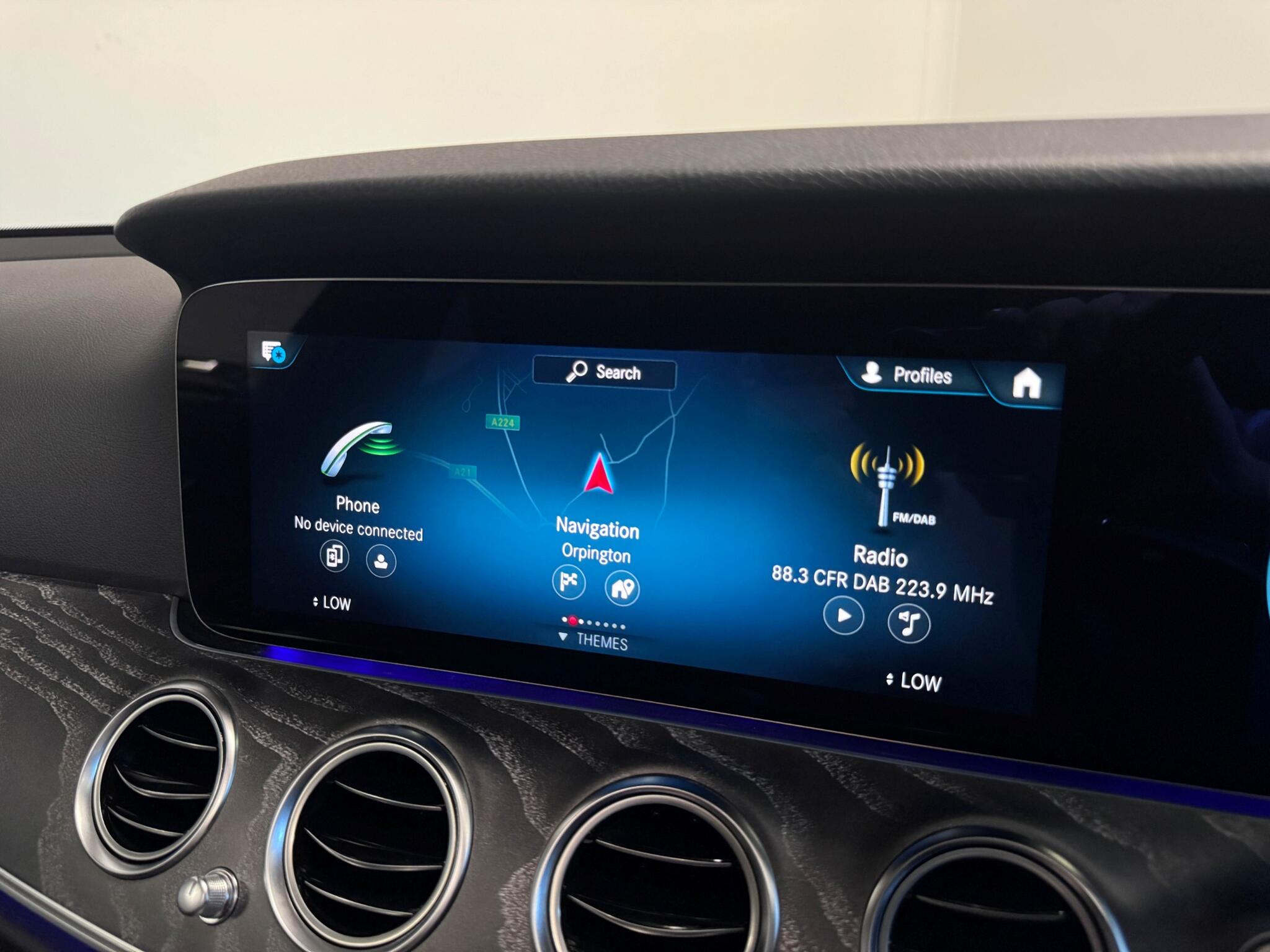 Mercedes-Benz E-Class view 40