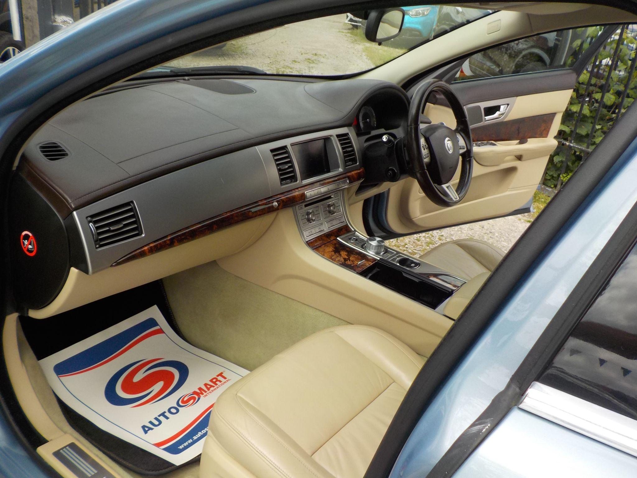 Jaguar XF 3.0d V6 Luxury Auto Euro 5 4dr