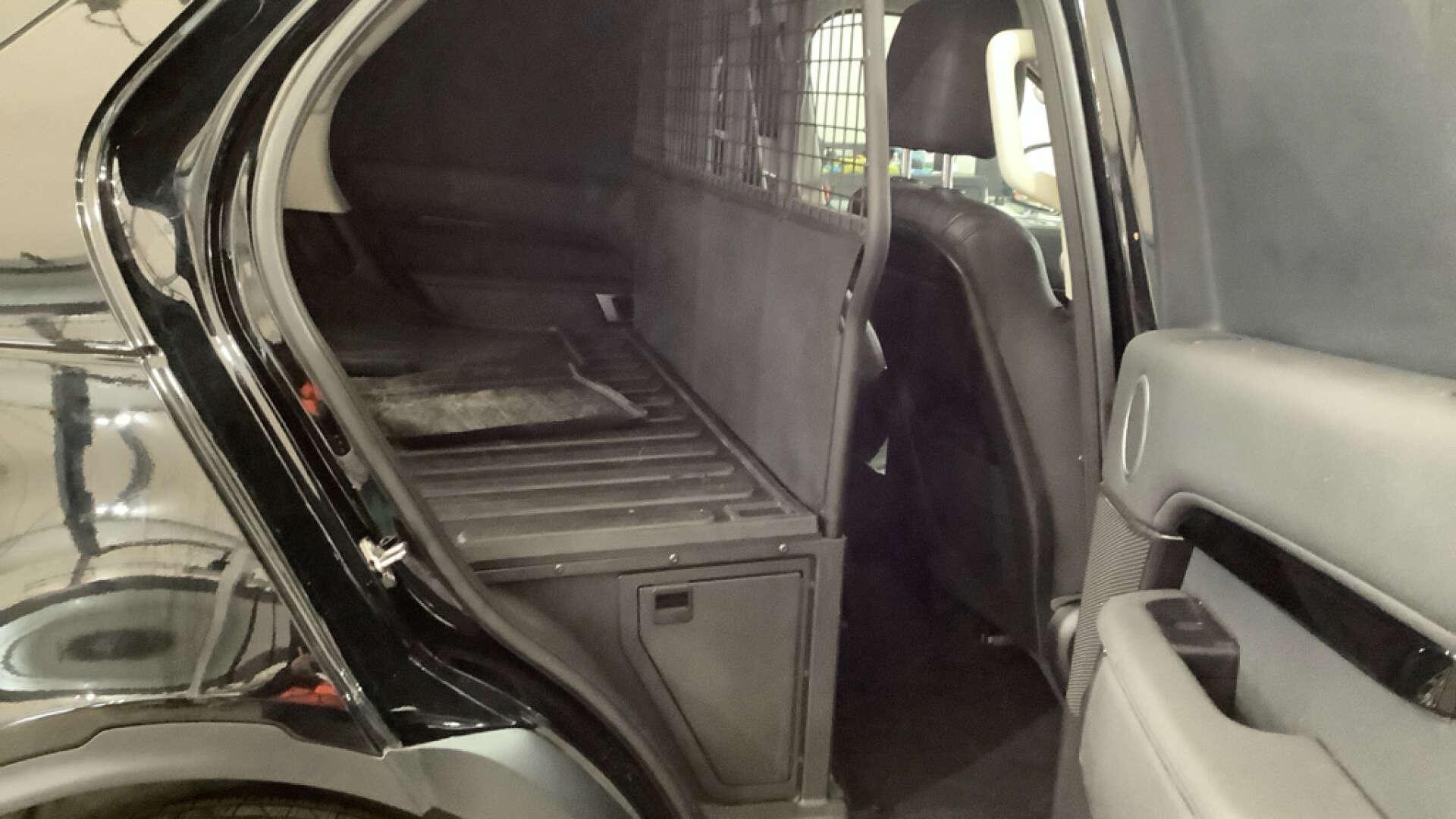 Land Rover Discovery view 11
