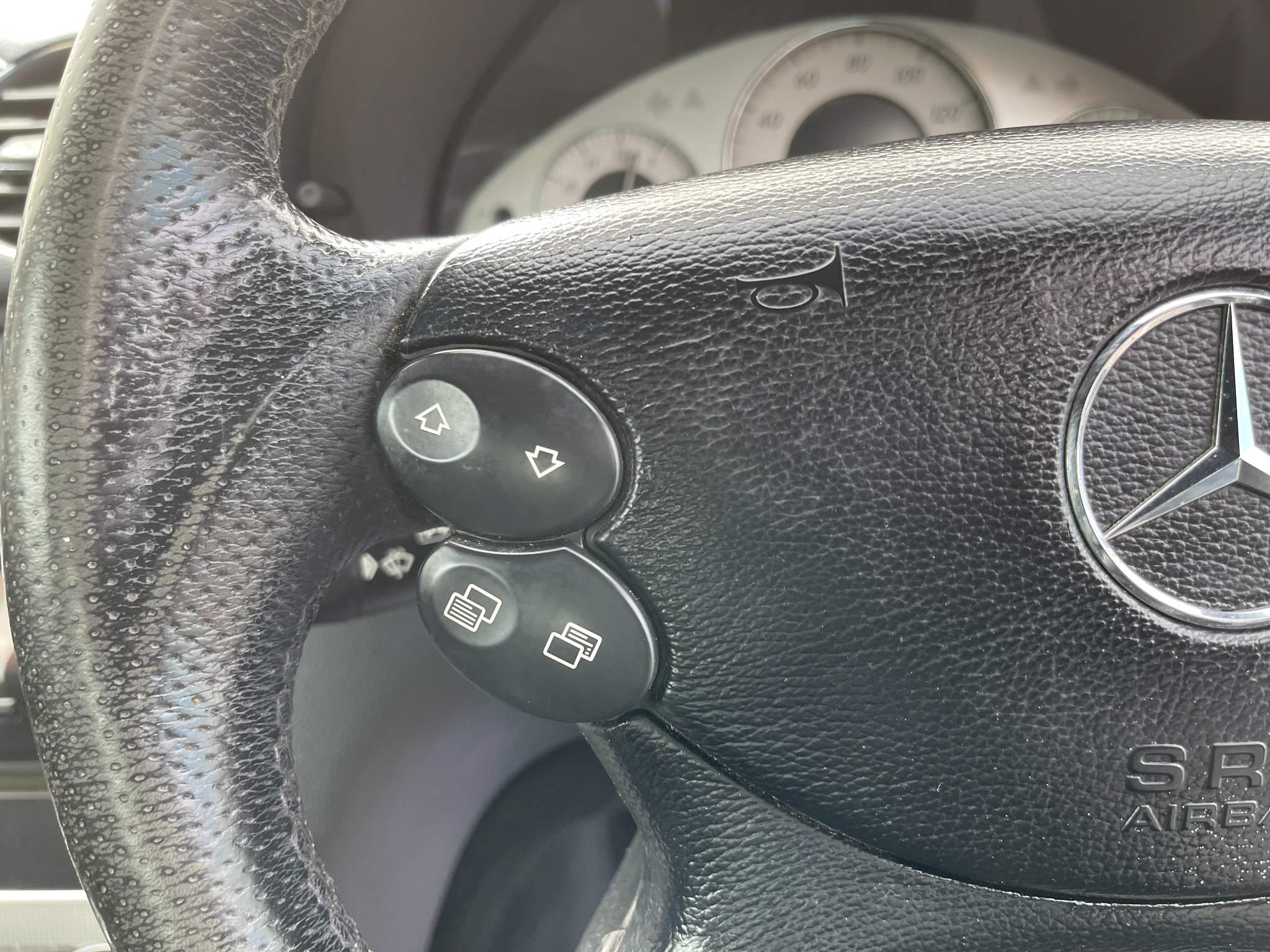 Mercedes-Benz CLK view 30