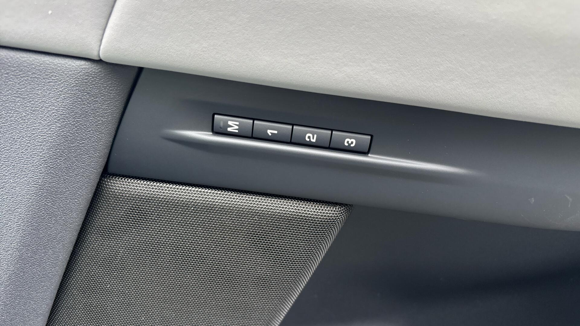 Land Rover Range Rover Evoque view 49