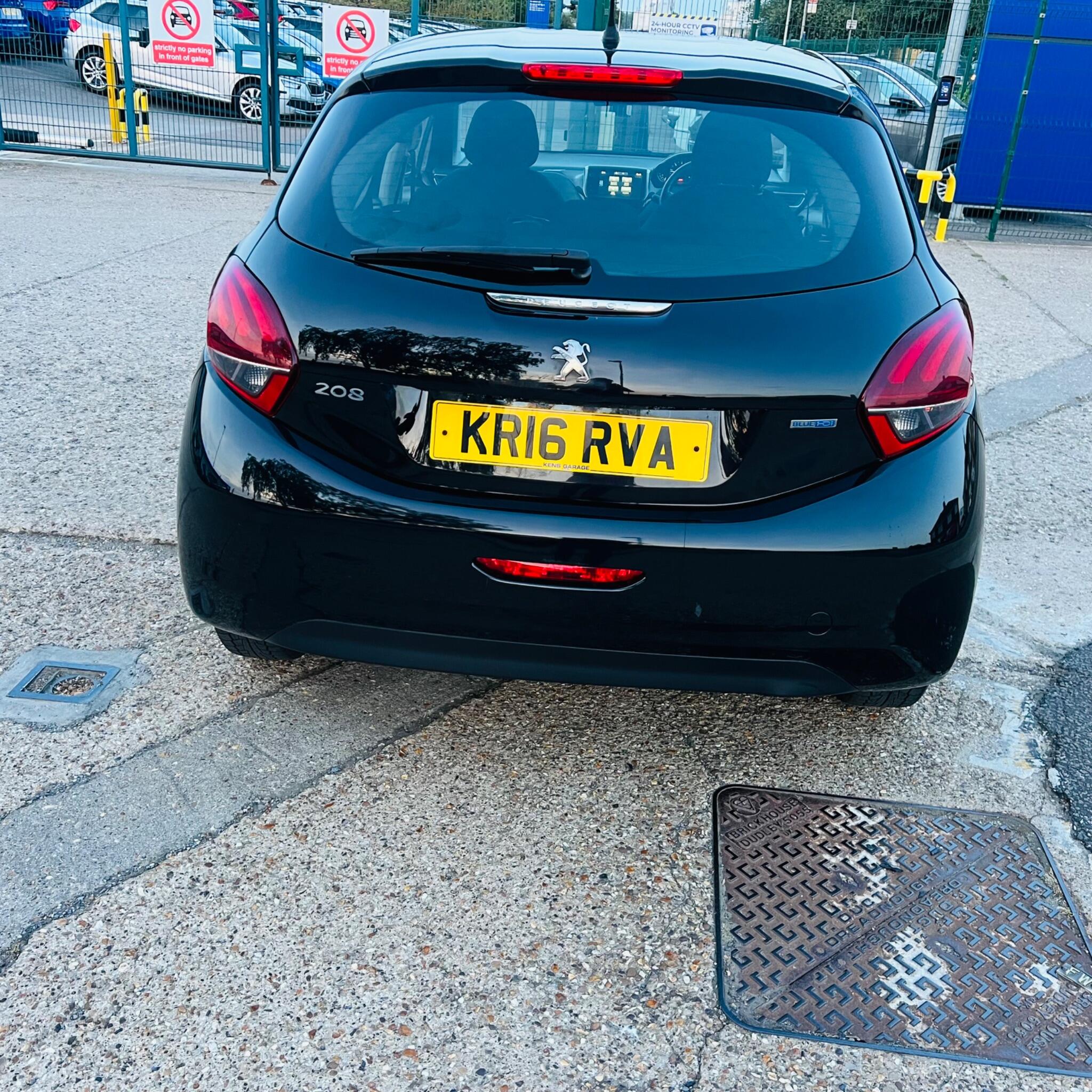 Peugeot 208 view 6