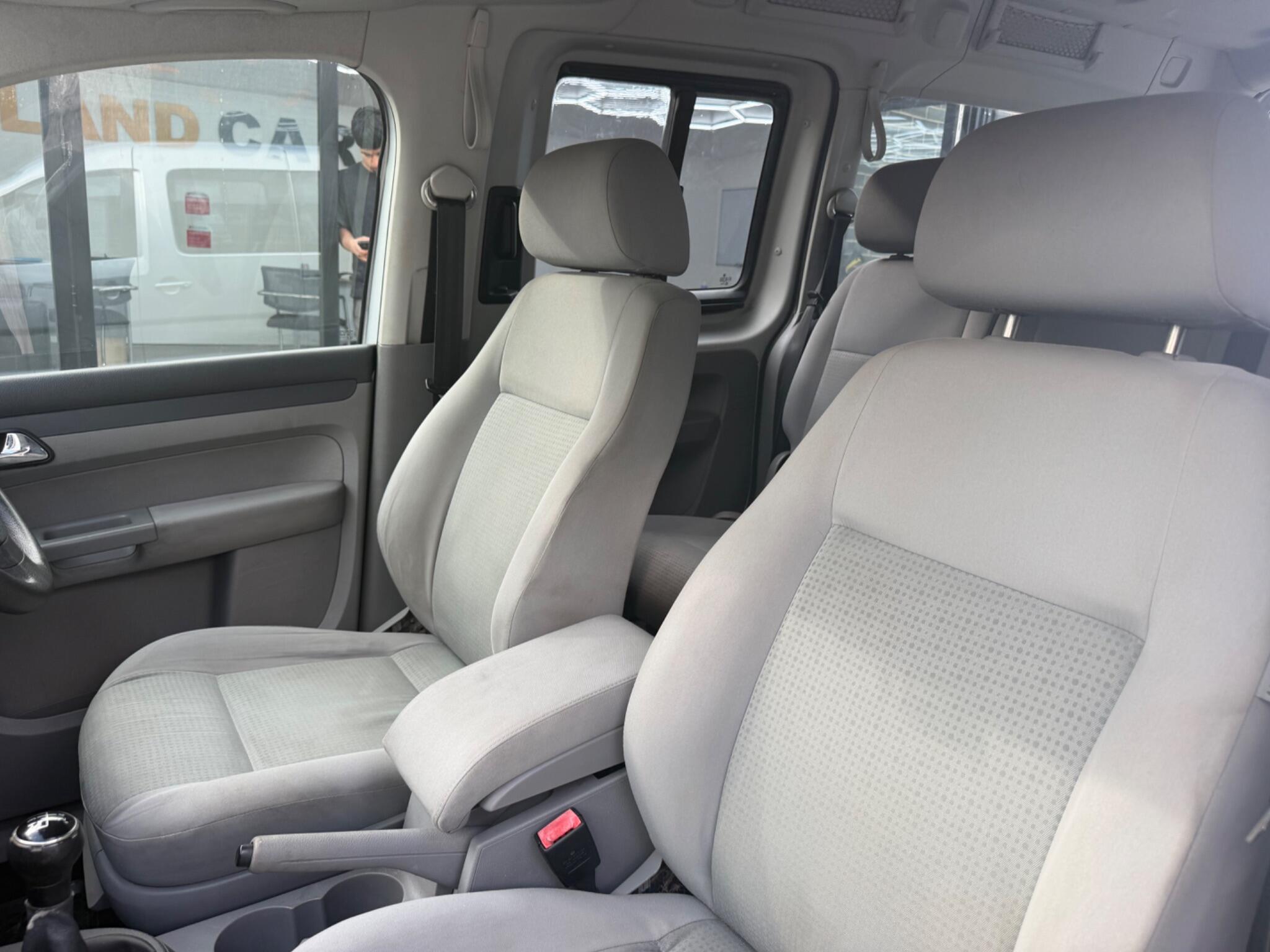 Volkswagen Caddy Maxi Life view 16