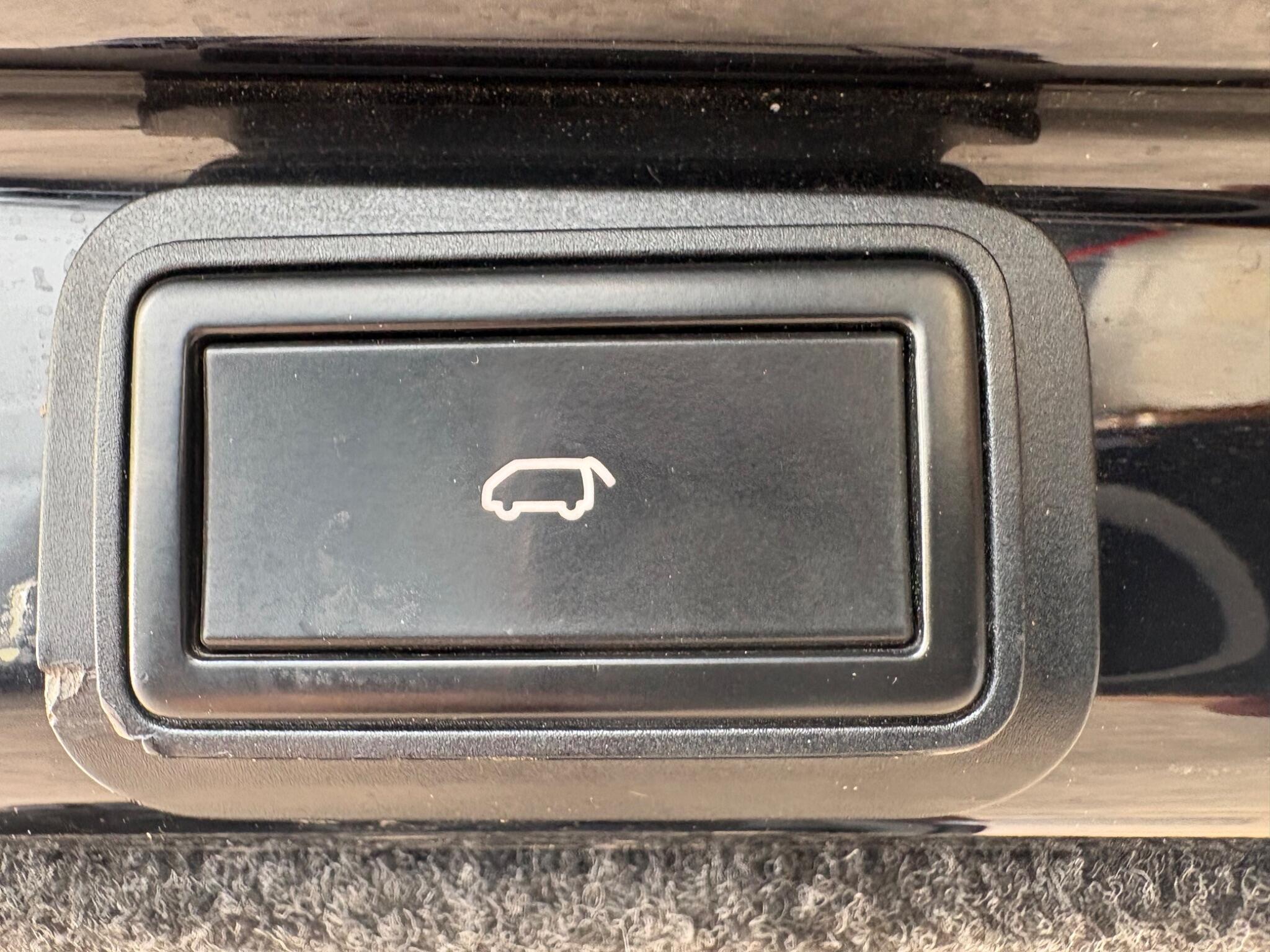 Volkswagen Transporter view 13