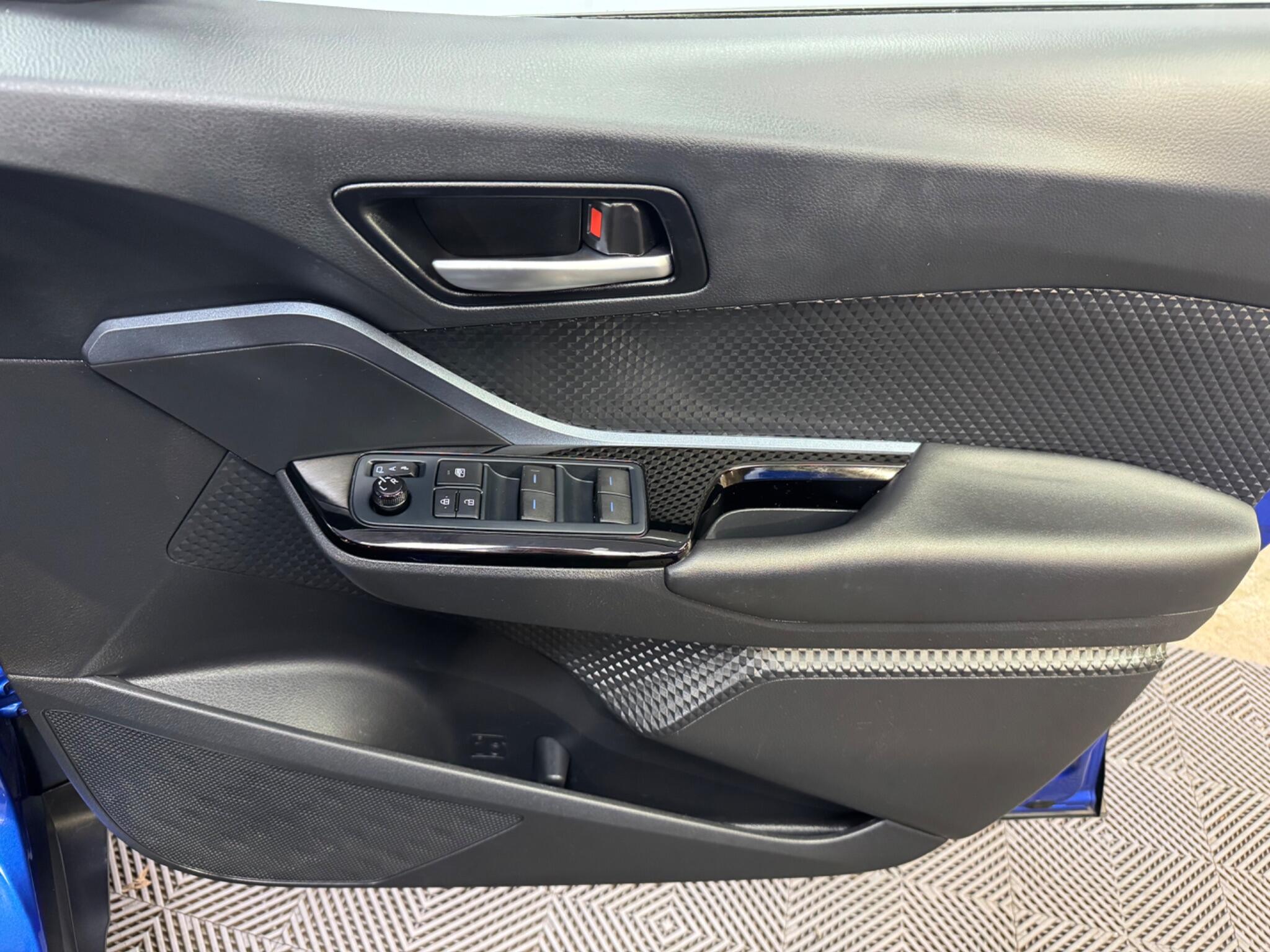 Toyota C-HR view 36