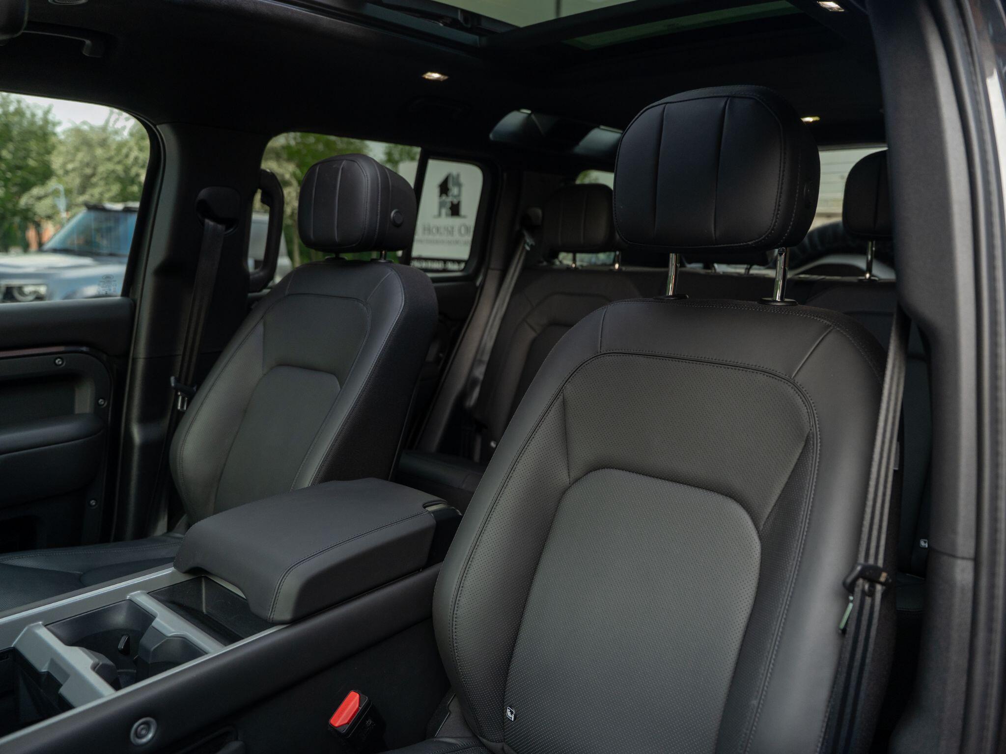 Land Rover Defender 110 view 46