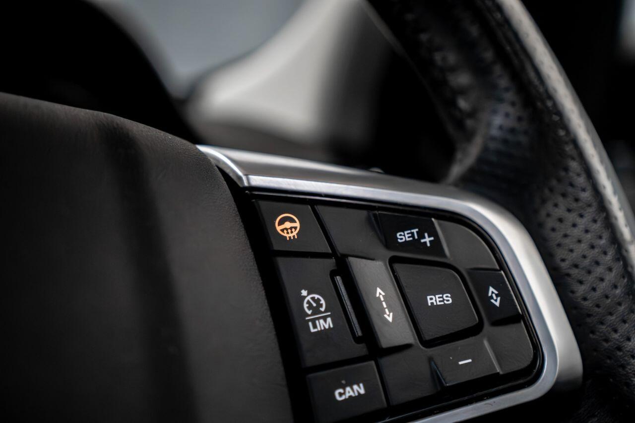 Land Rover Discovery Sport view 30