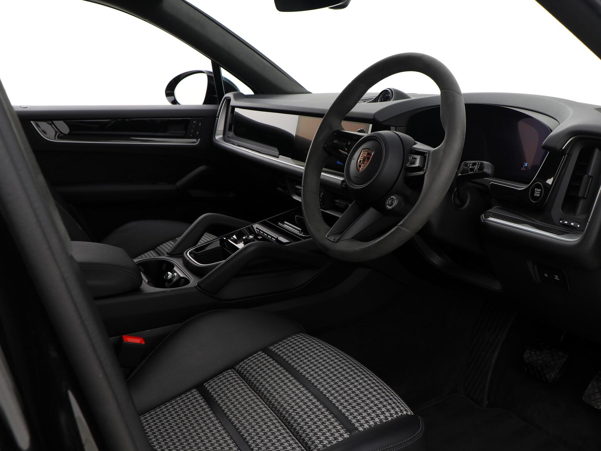 Porsche Cayenne view 3