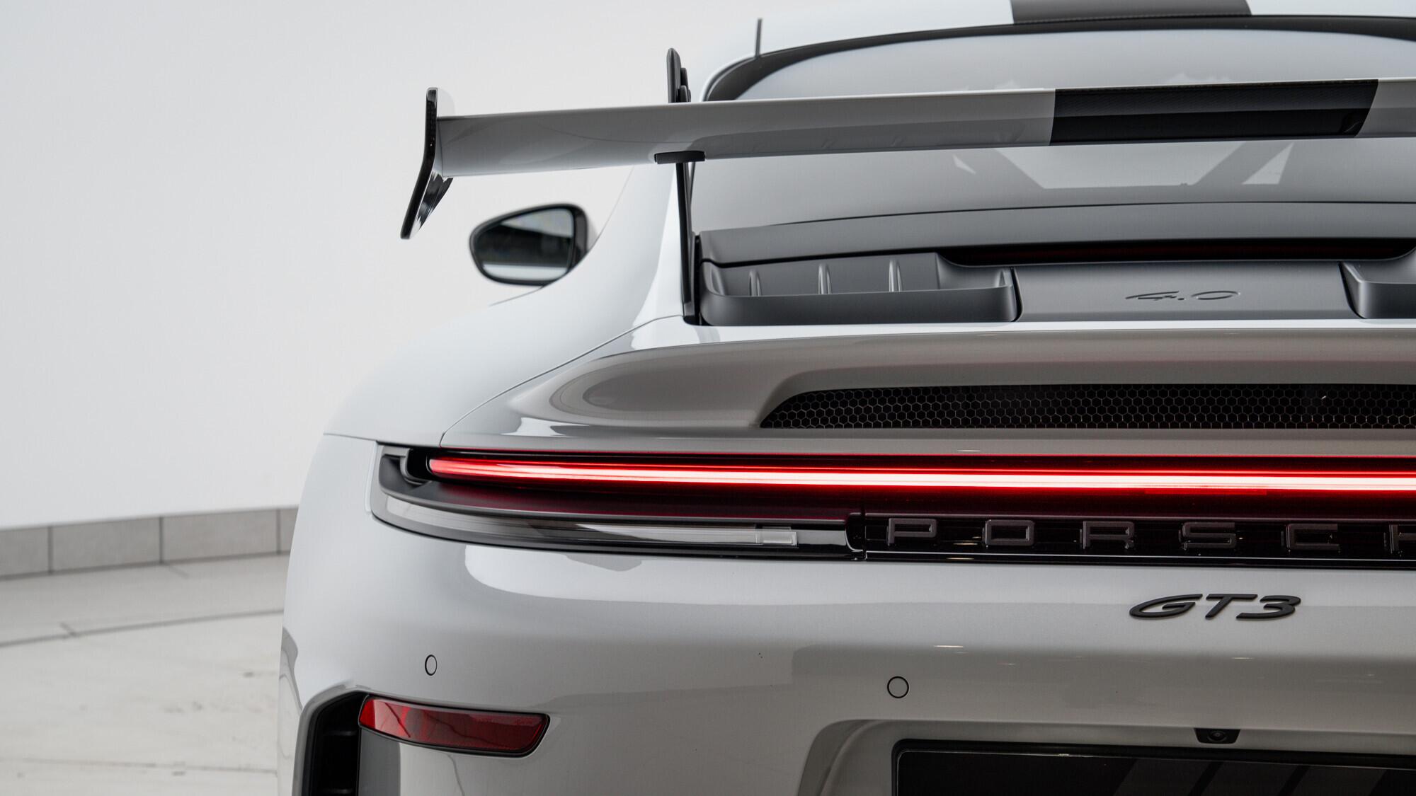 Porsche 911 view 19