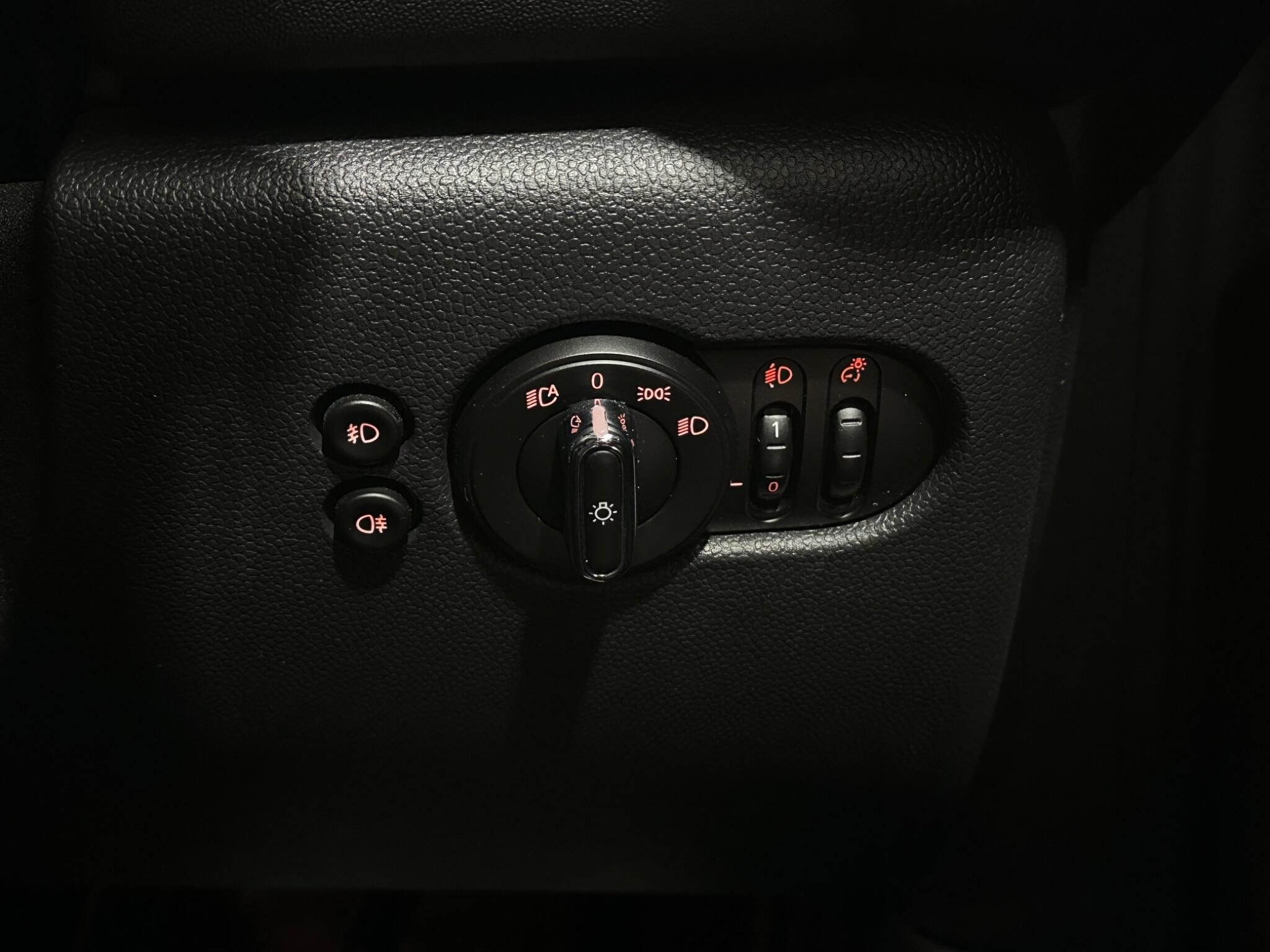 Mini Hatch view 18