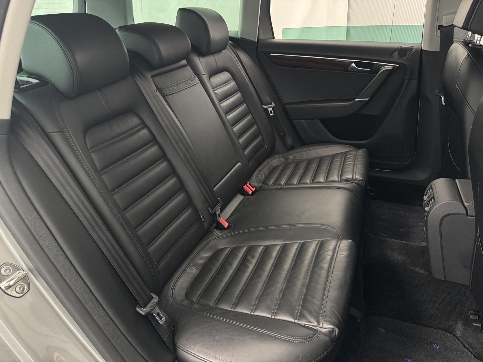 Volkswagen Passat view 68