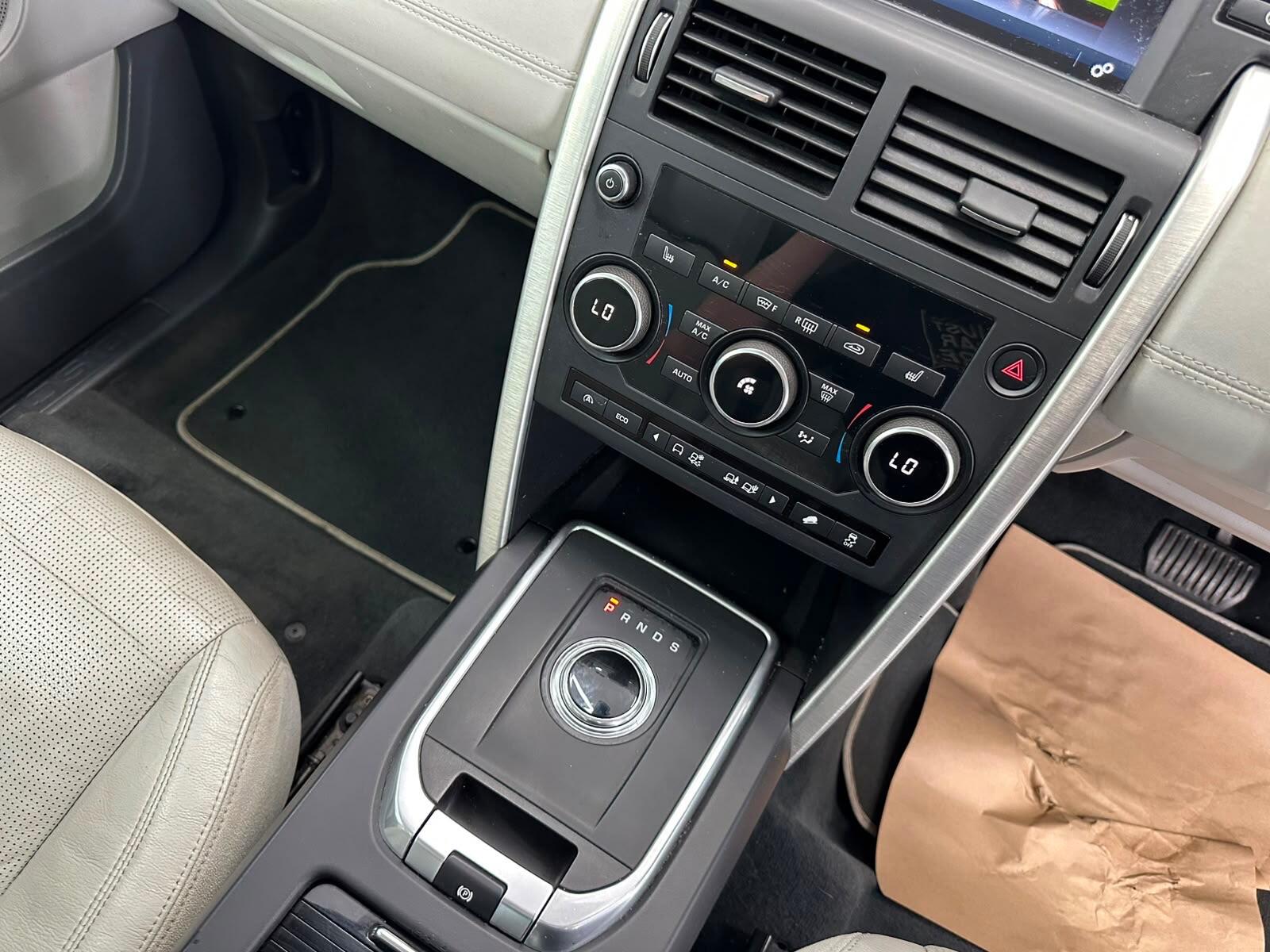 Land Rover Discovery Sport view 27