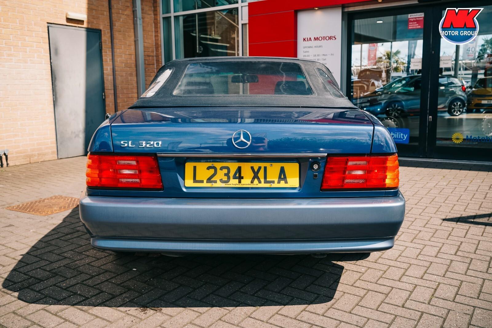 Mercedes-Benz SL view 28
