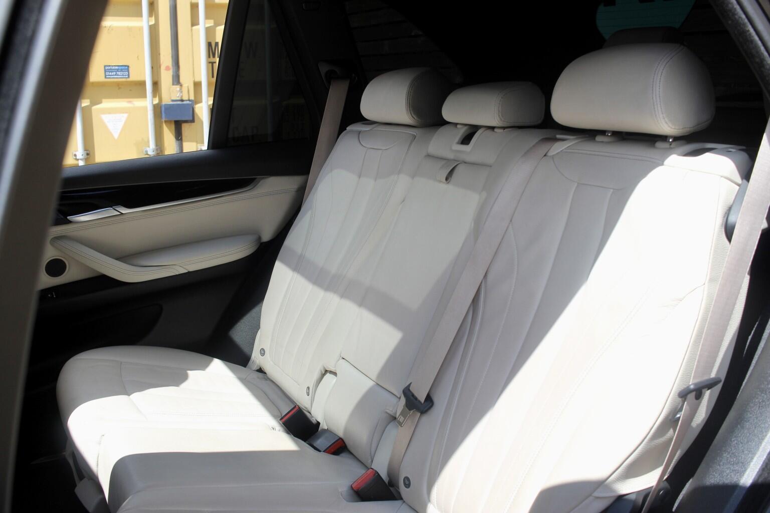 BMW X5 view 16